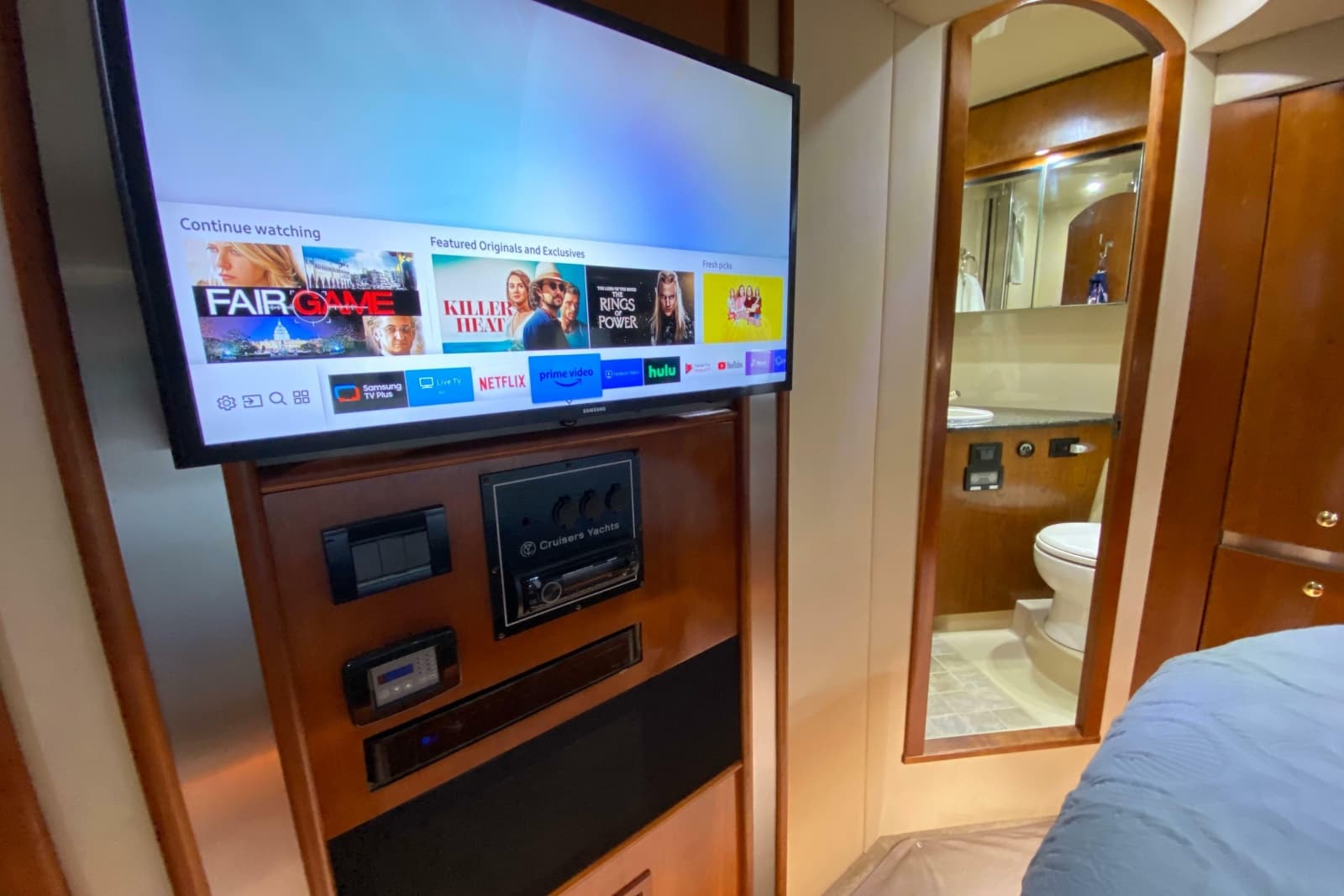 2006 Cruisers Yachts 520 Express - Photo 72