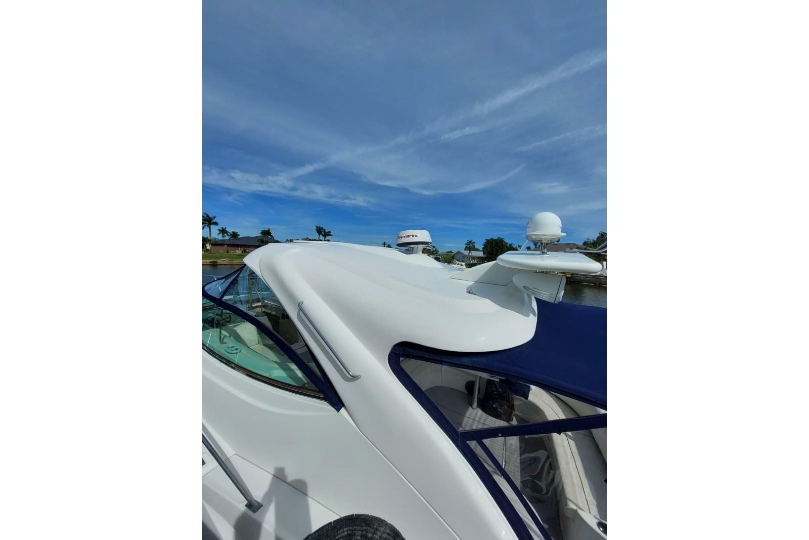 2006 Cruisers Yachts 520 Express - Photo 29