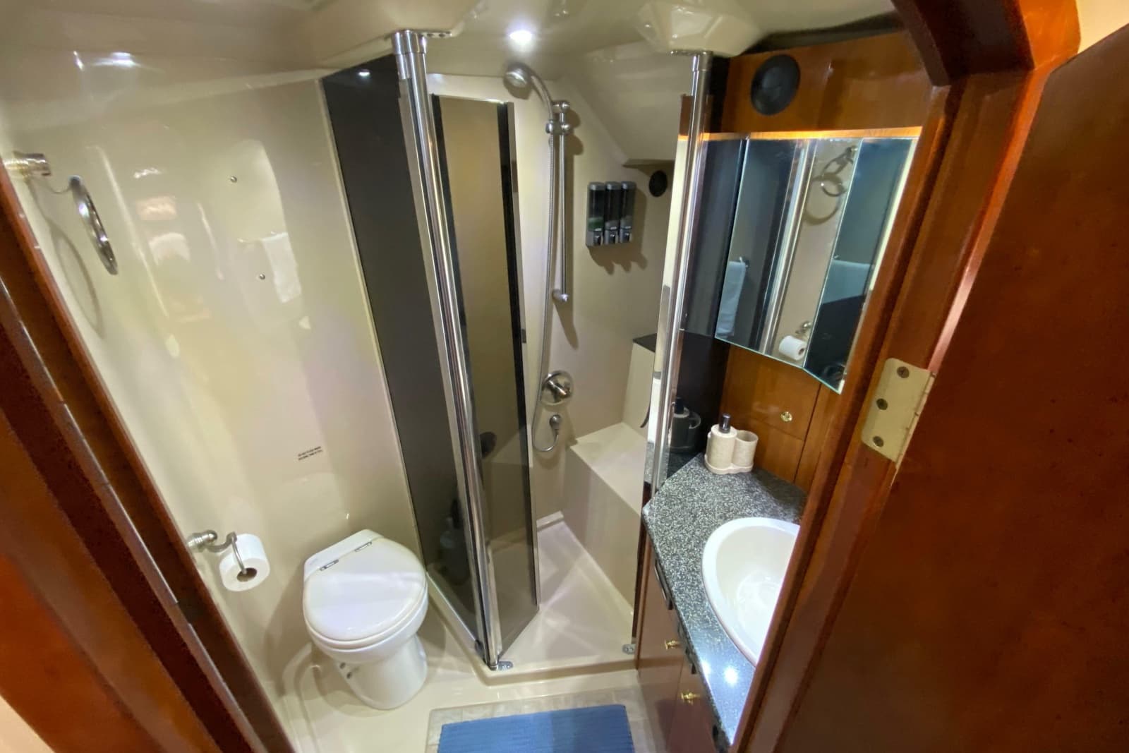 2006 Cruisers Yachts 520 Express - Photo 82