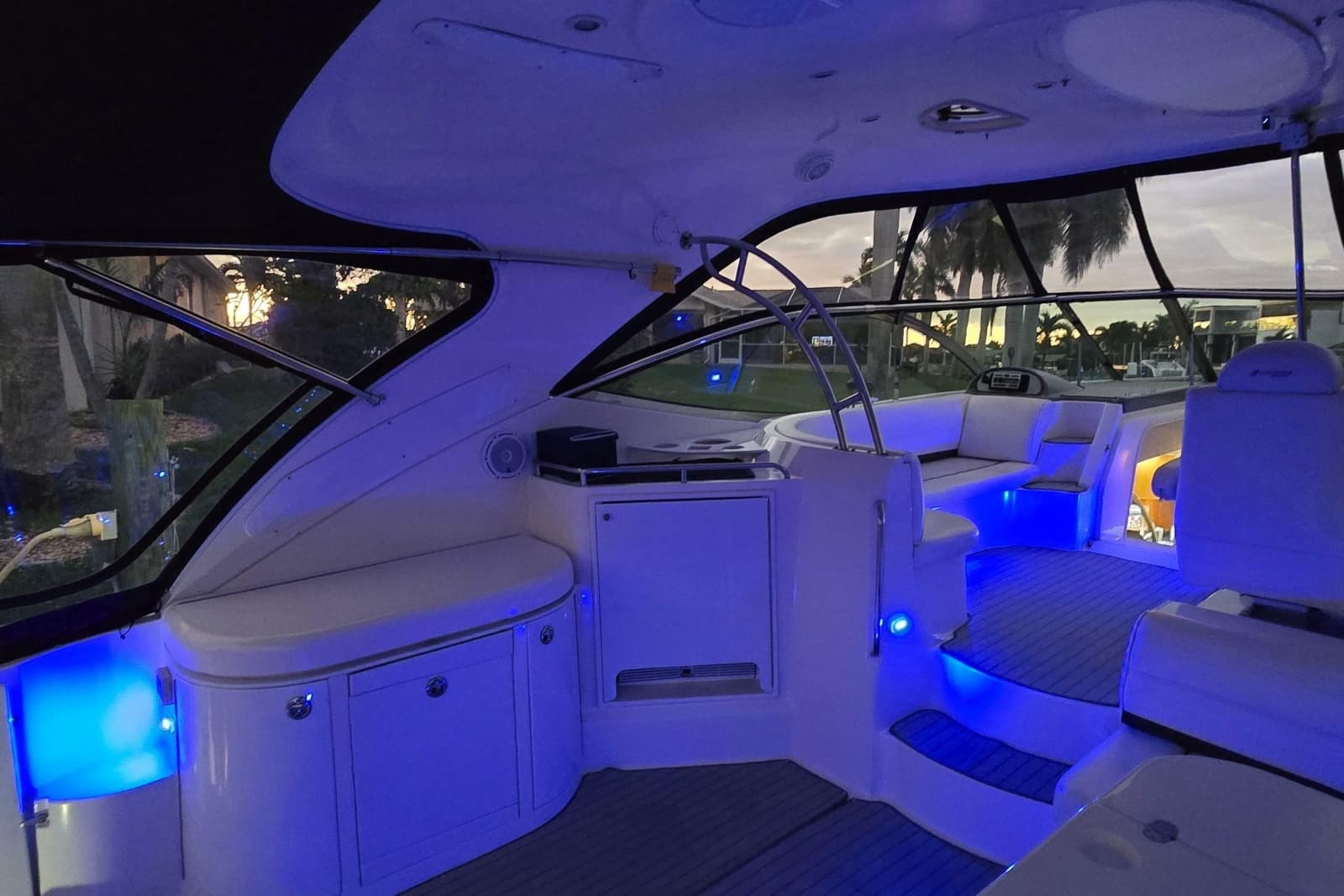 2006 Cruisers Yachts 520 Express - Photo 18