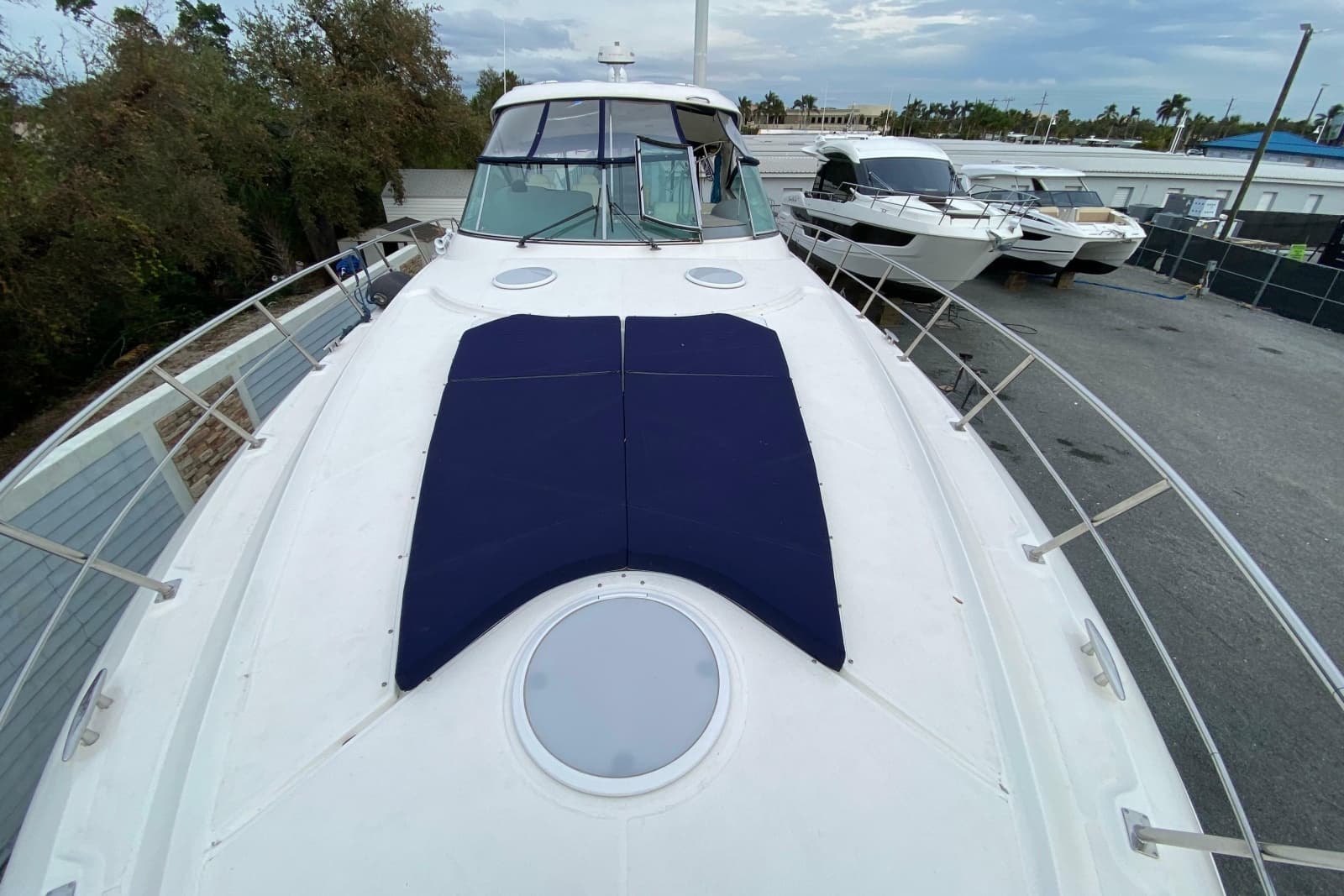 2006 Cruisers Yachts 520 Express - Photo 44