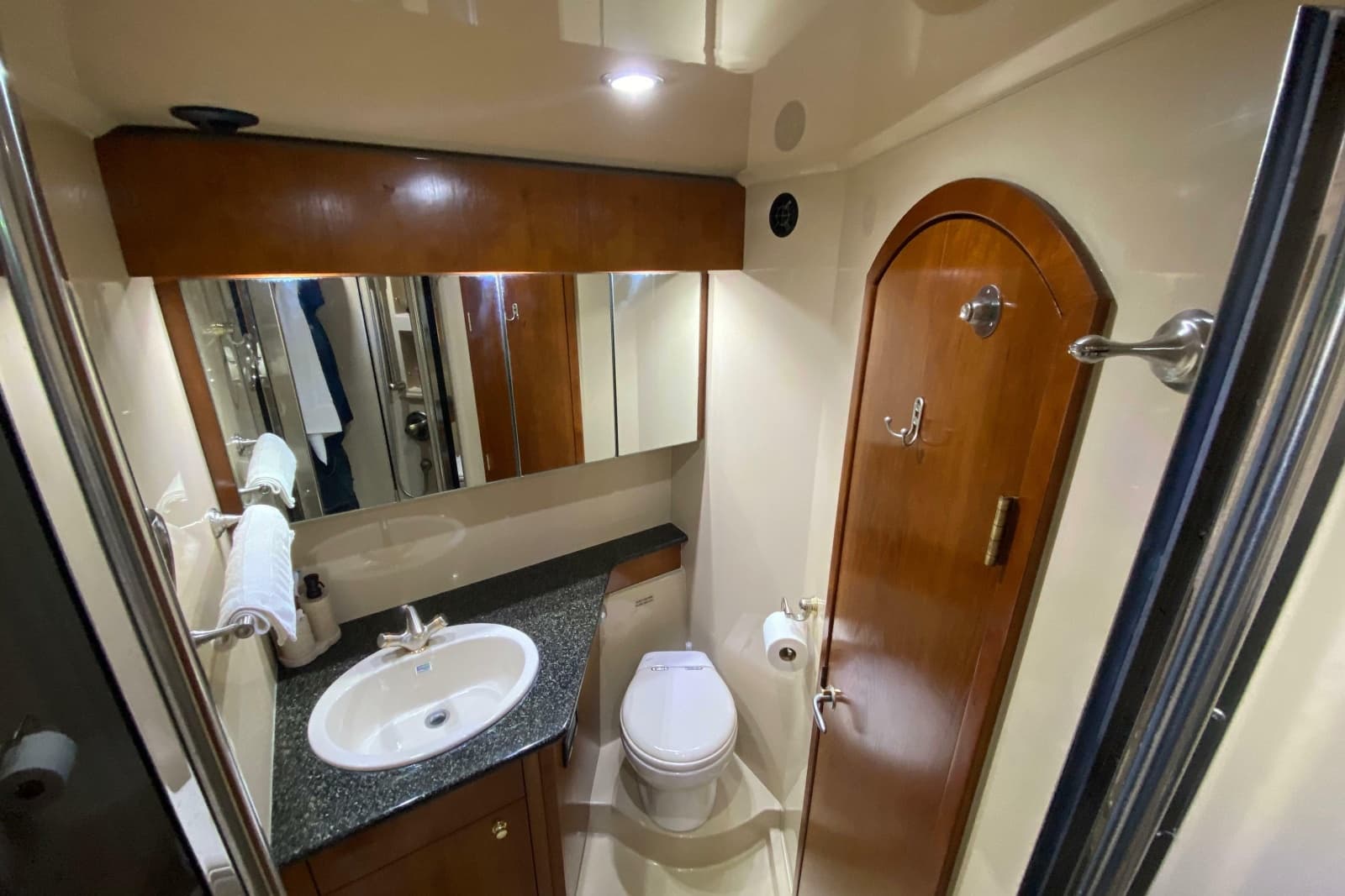2006 Cruisers Yachts 520 Express - Photo 78