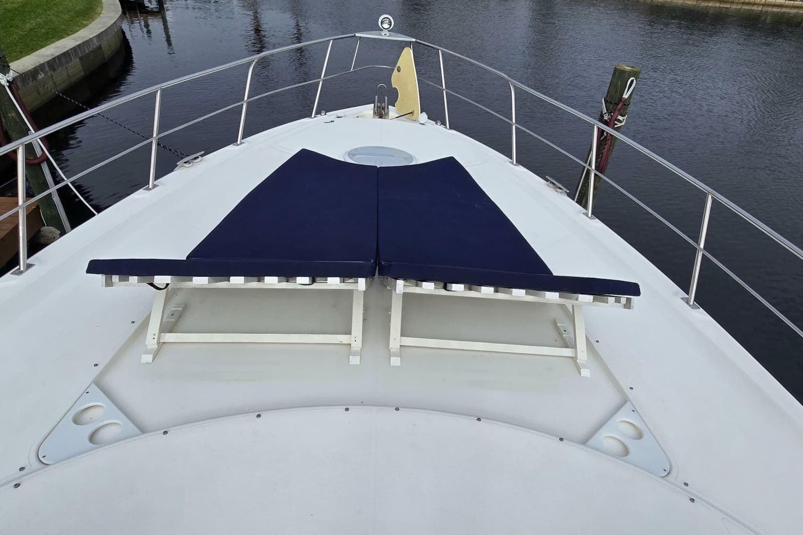 2006 Cruisers Yachts 520 Express - Photo 35