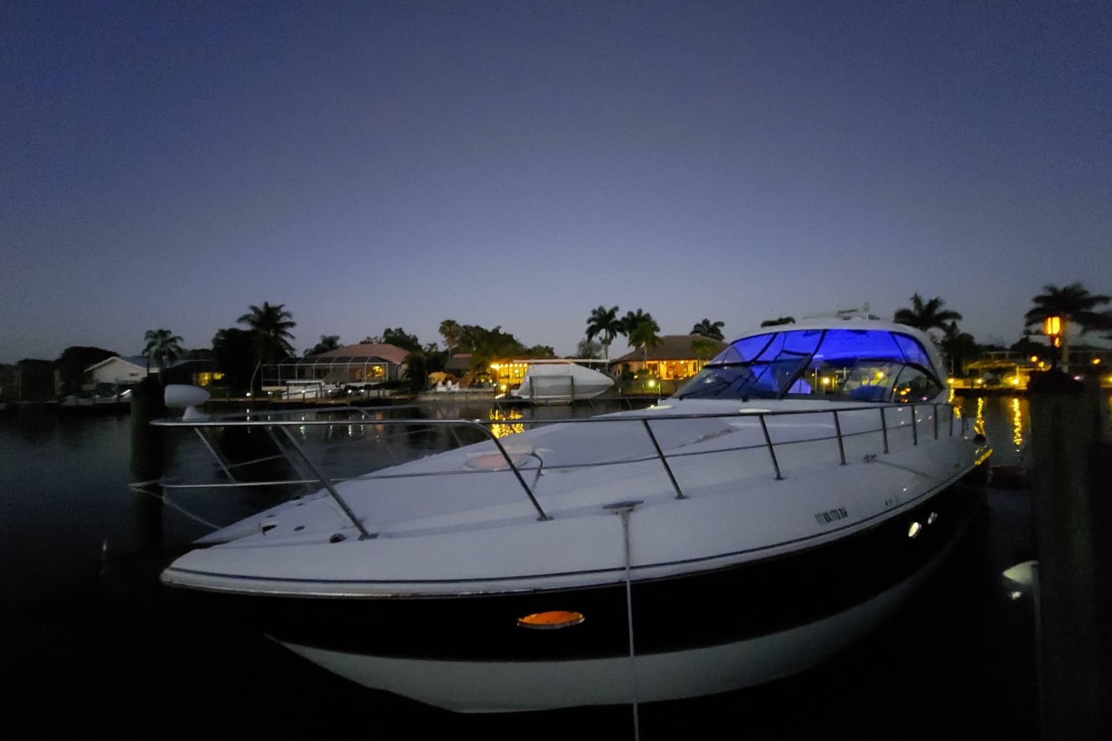 2006 Cruisers Yachts 520 Express - Photo 11