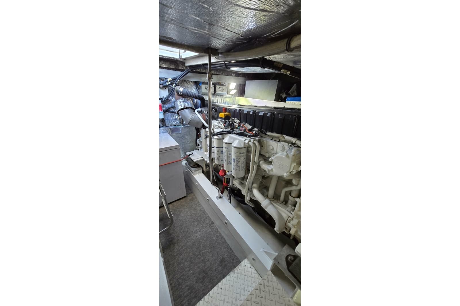 2006 Cruisers Yachts 520 Express - Photo 110