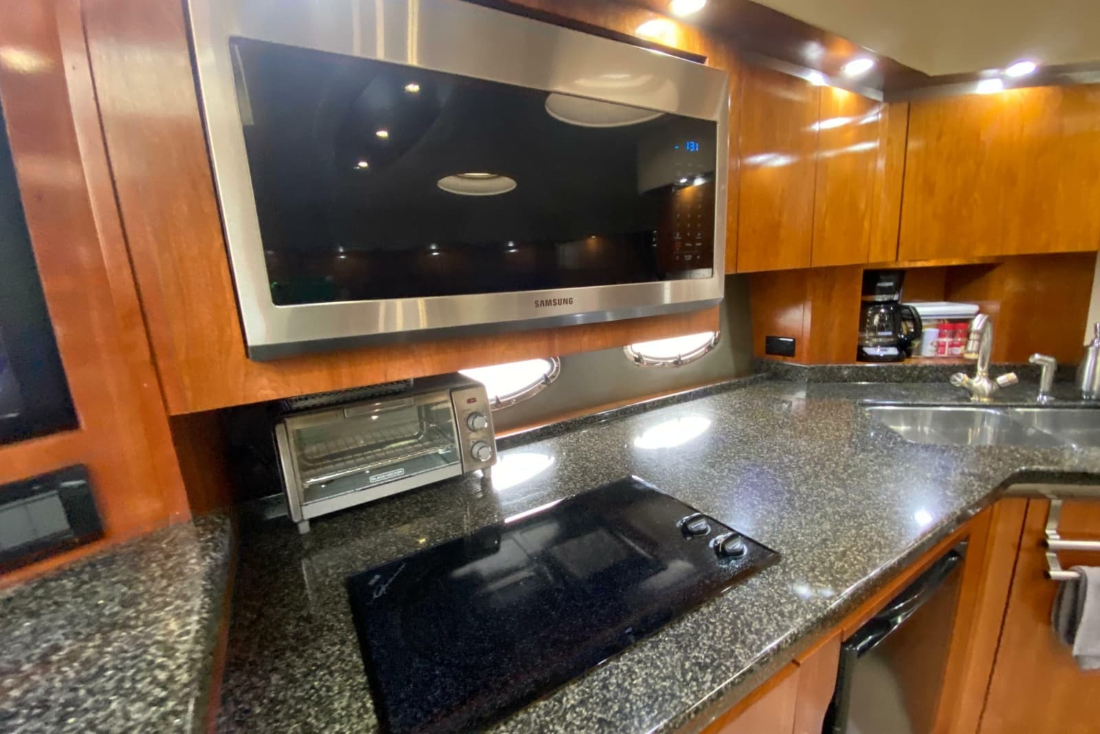 2006 Cruisers Yachts 520 Express - Photo 60
