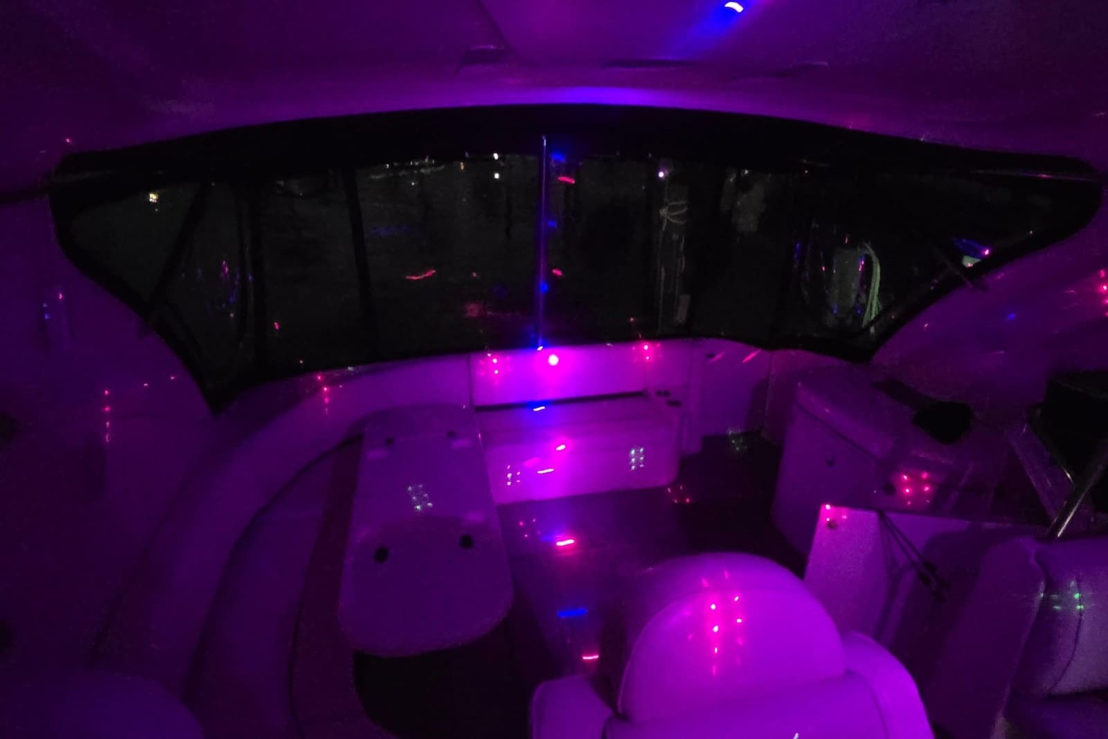 2006 Cruisers Yachts 520 Express - Photo 24