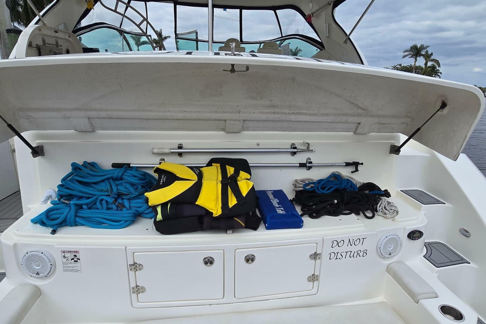 2006 Cruisers Yachts 520 Express - Photo 36