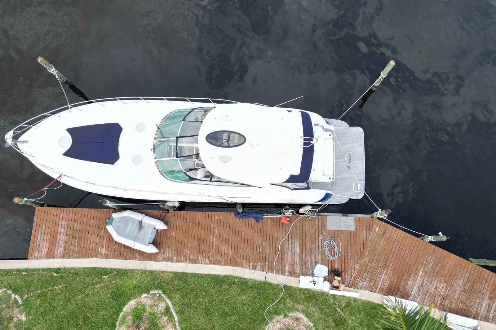2006 Cruisers Yachts 520 Express - Photo 9