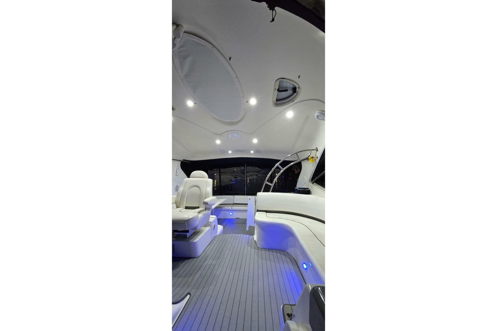 2006 Cruisers Yachts 520 Express - Photo 25