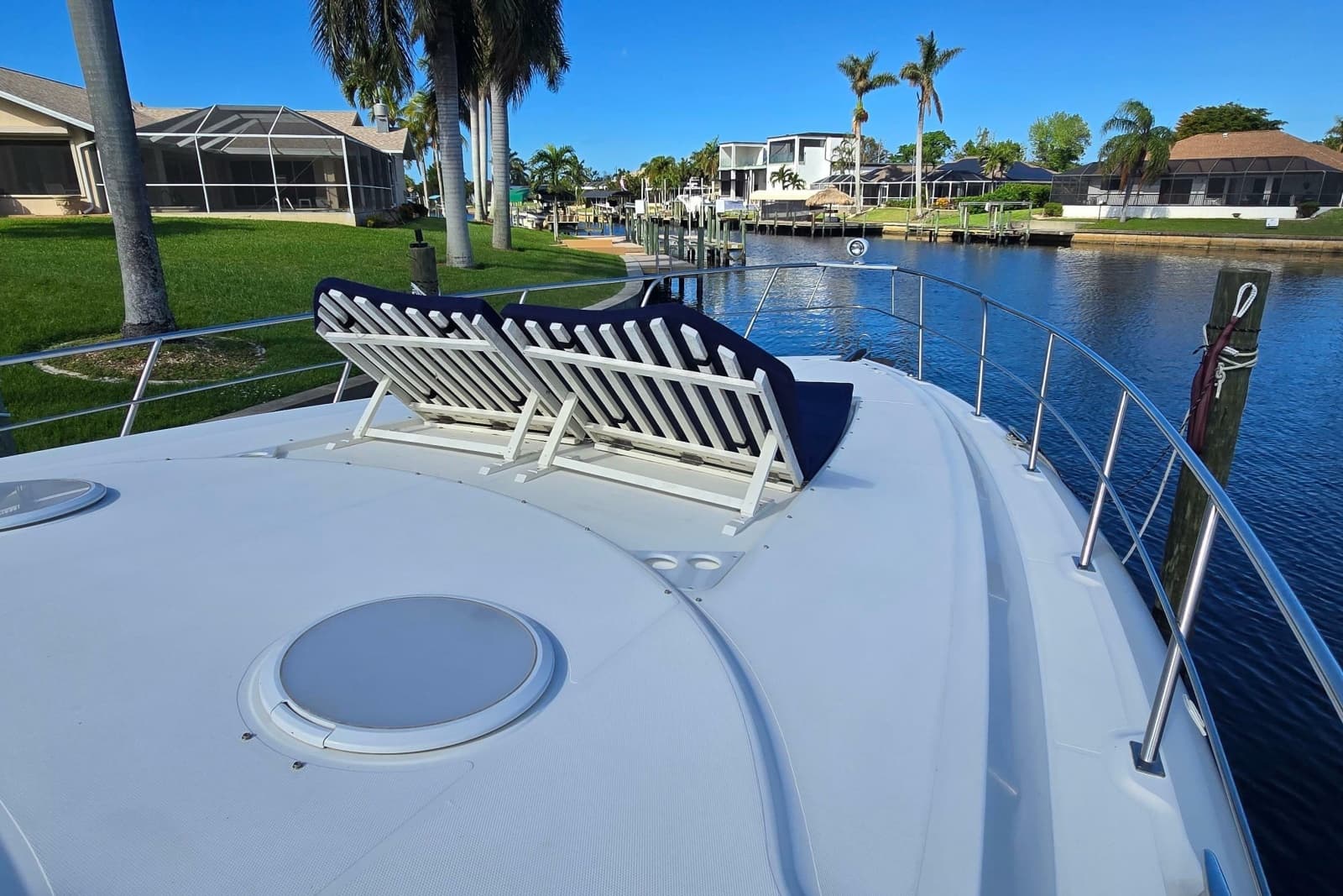 2006 Cruisers Yachts 520 Express - Photo 33