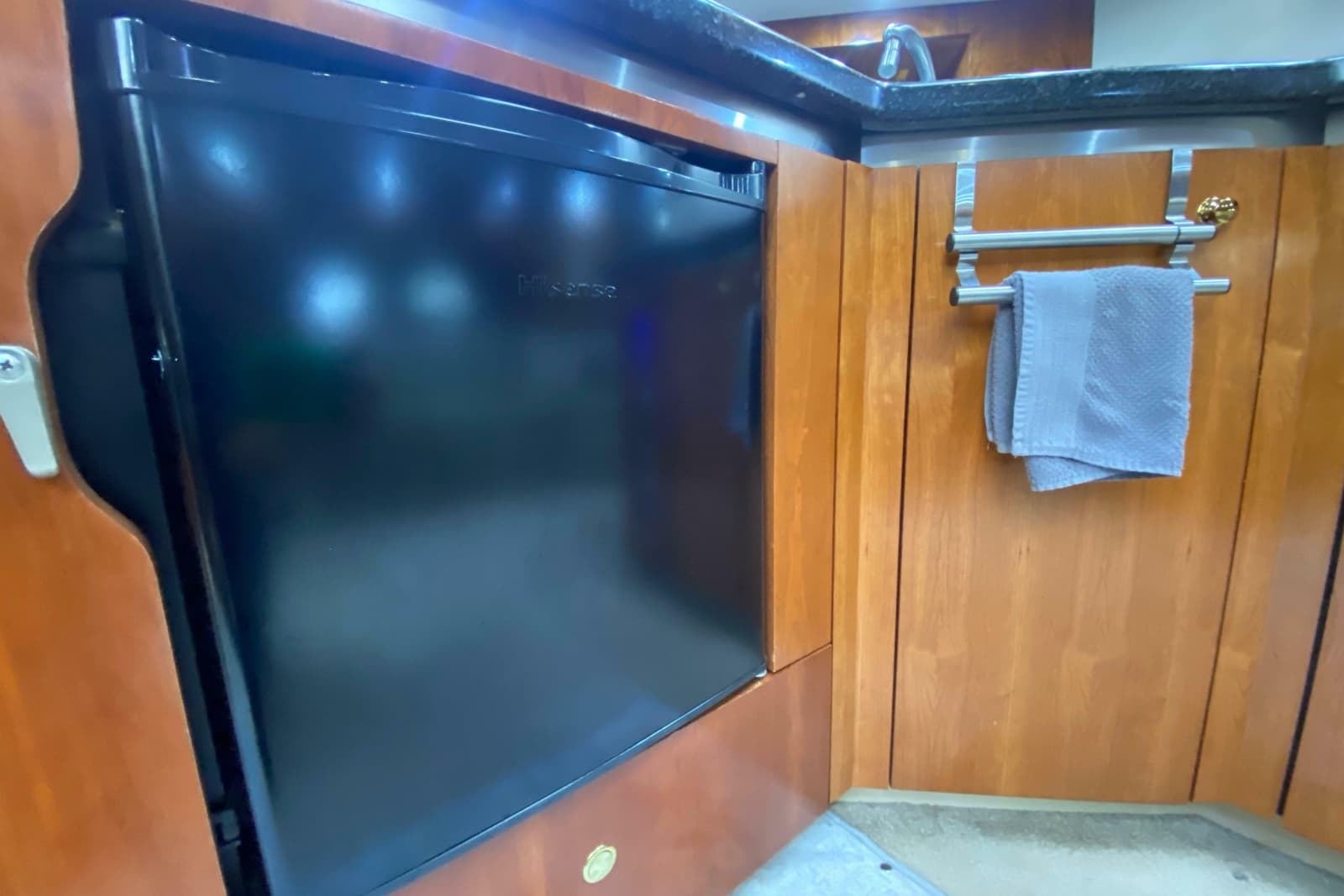 2006 Cruisers Yachts 520 Express - Photo 61