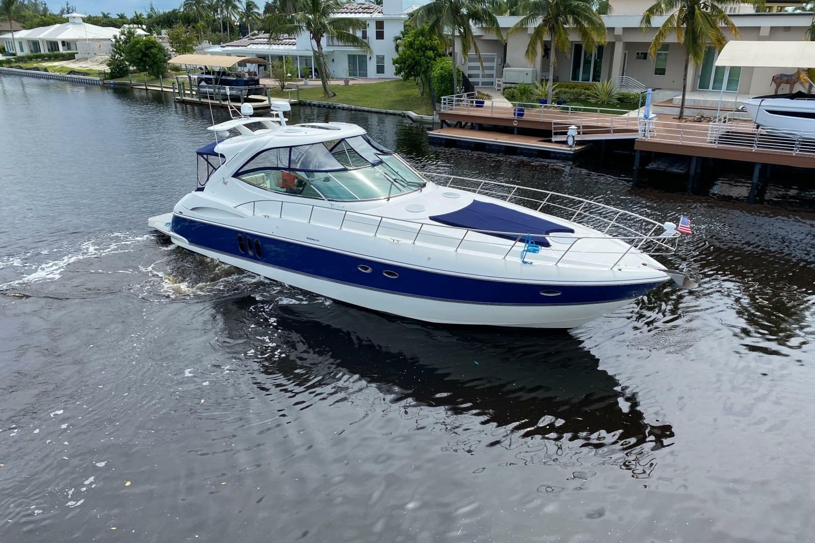 2006 Cruisers Yachts 520 Express - Photo 3