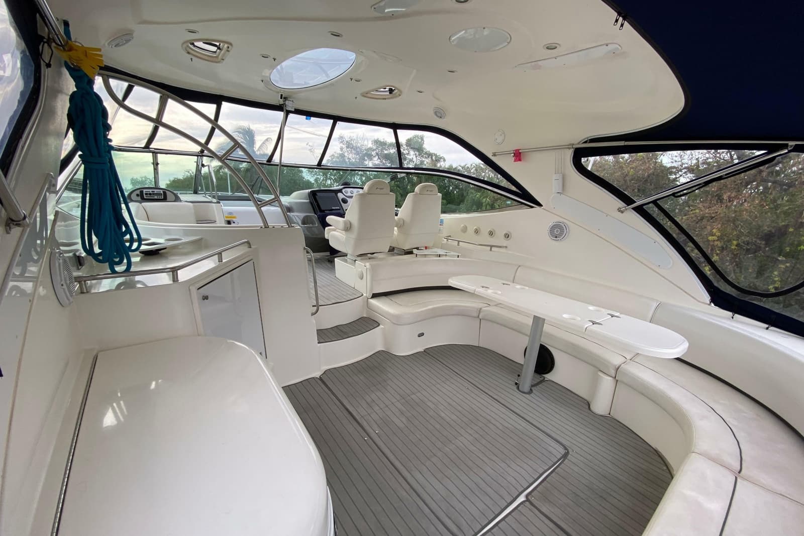 2006 Cruisers Yachts 520 Express - Photo 48