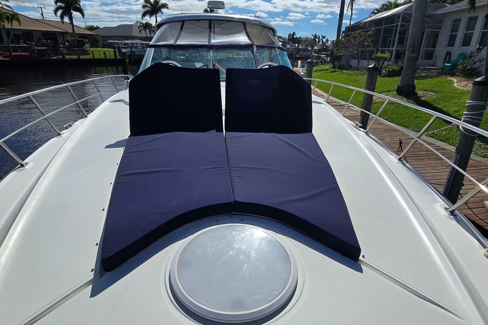 2006 Cruisers Yachts 520 Express - Photo 32