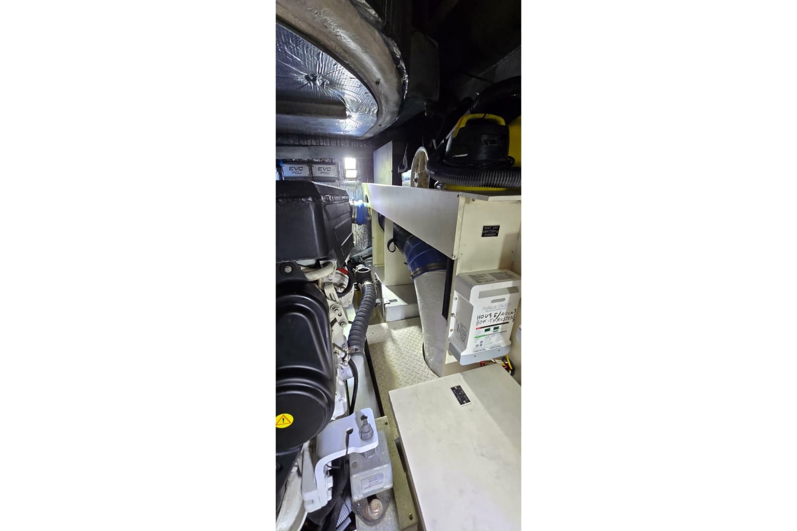 2006 Cruisers Yachts 520 Express - Photo 111