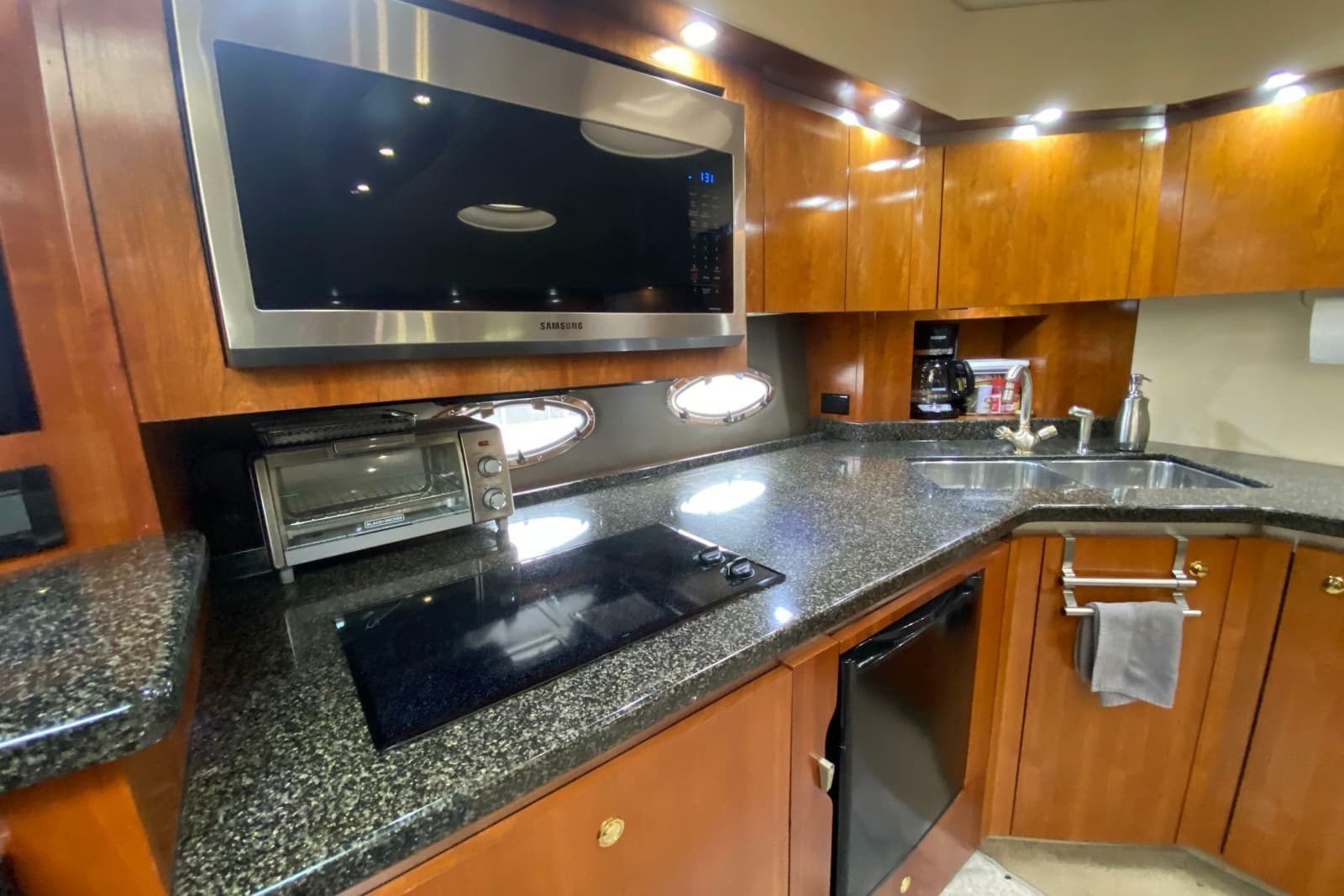 2006 Cruisers Yachts 520 Express - Photo 59