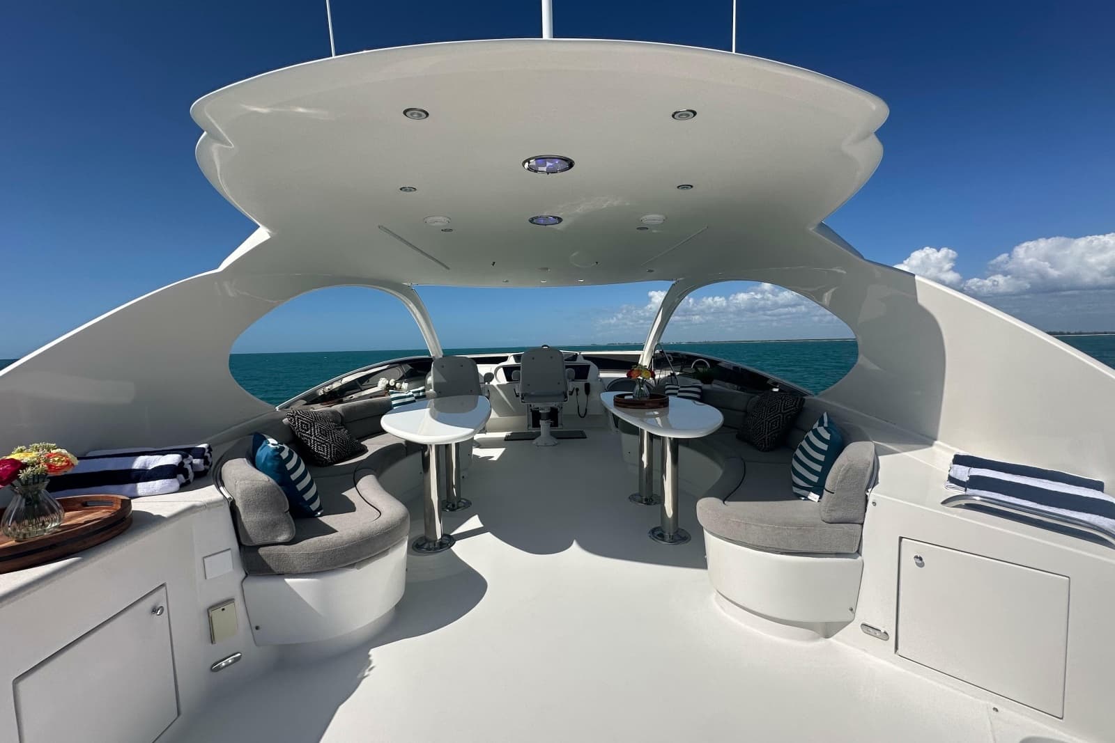 2006 Lazzara Yachts 68 Motoryacht - Photo 15
