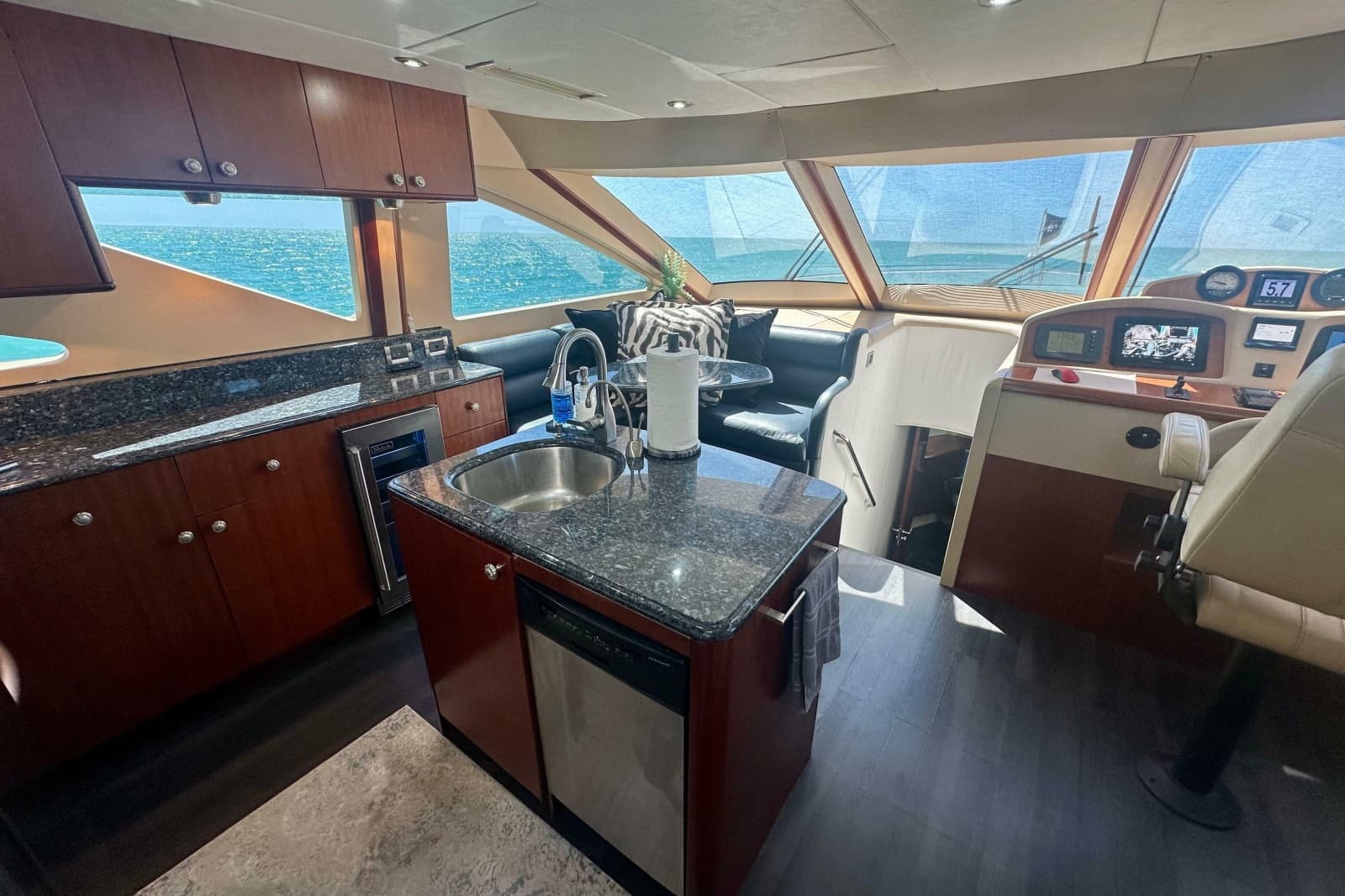 2006 Lazzara Yachts 68 Motoryacht - Photo 36