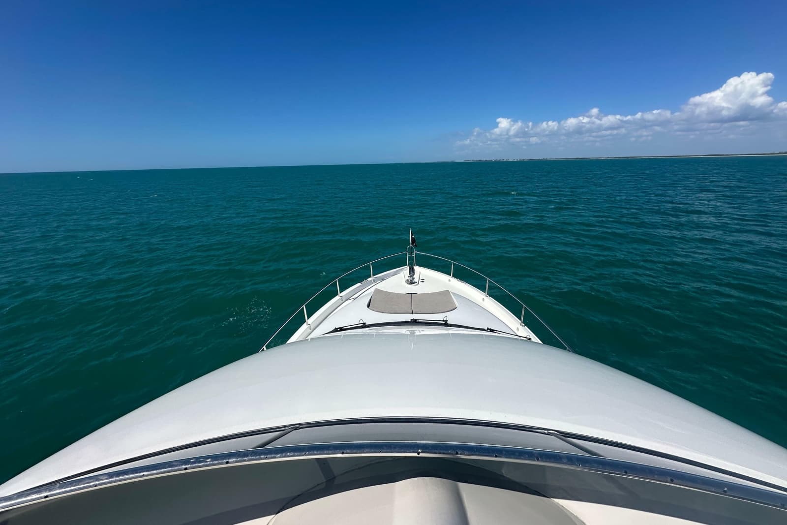 2006 Lazzara Yachts 68 Motoryacht - Photo 10