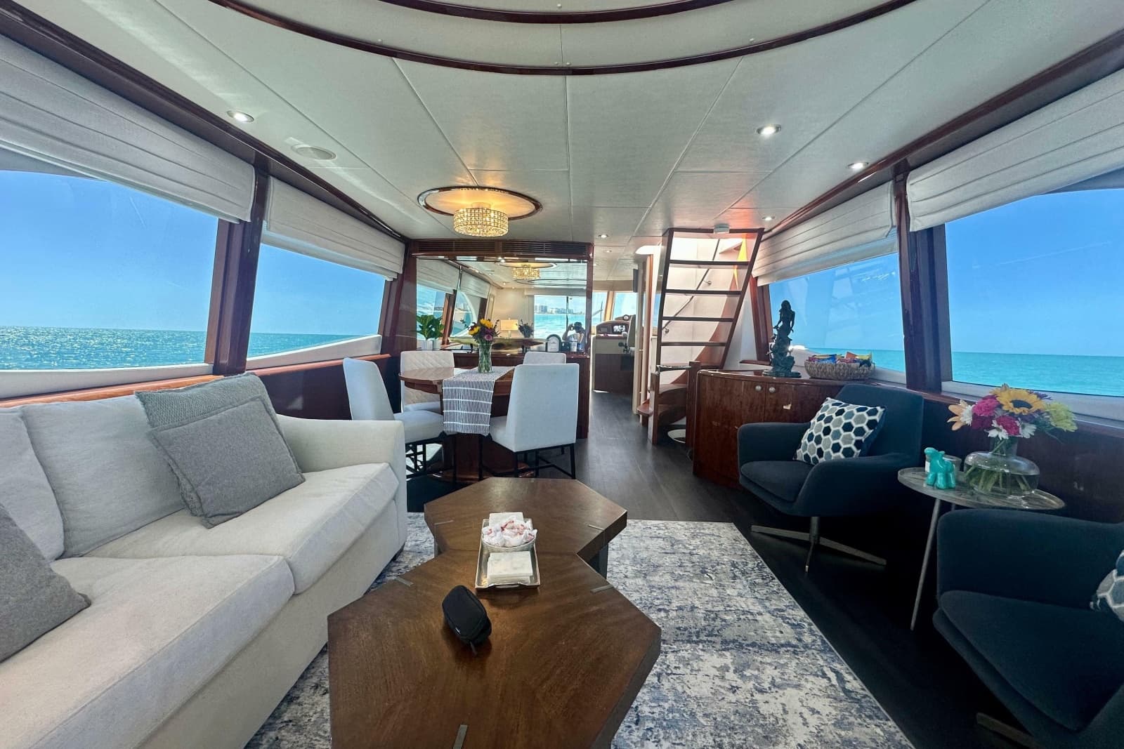 2006 Lazzara Yachts 68 Motoryacht - Photo 29
