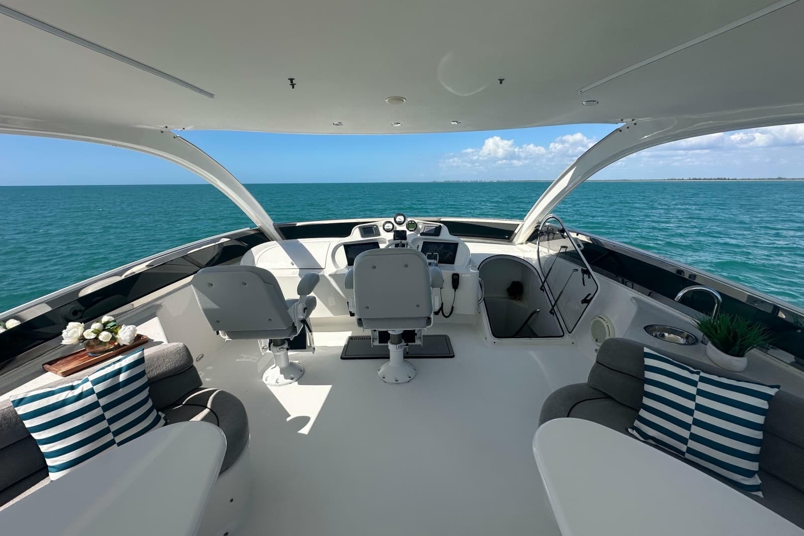 2006 Lazzara Yachts 68 Motoryacht - Photo 22