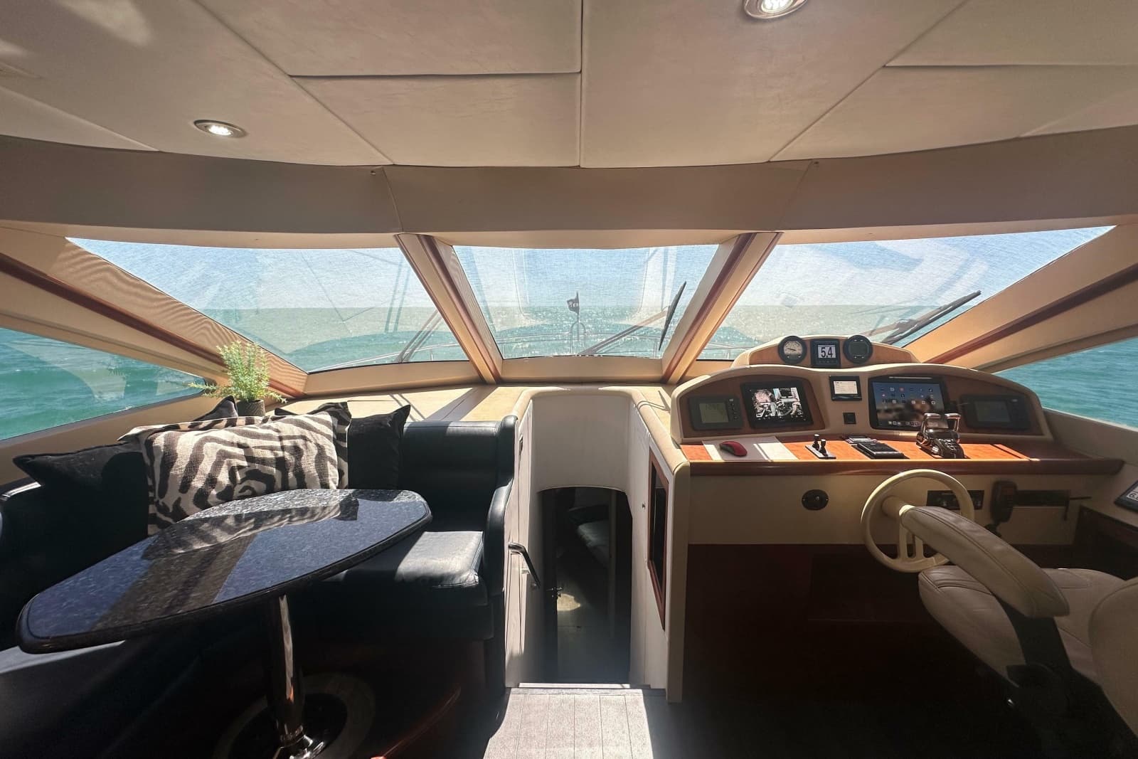 2006 Lazzara Yachts 68 Motoryacht - Photo 40