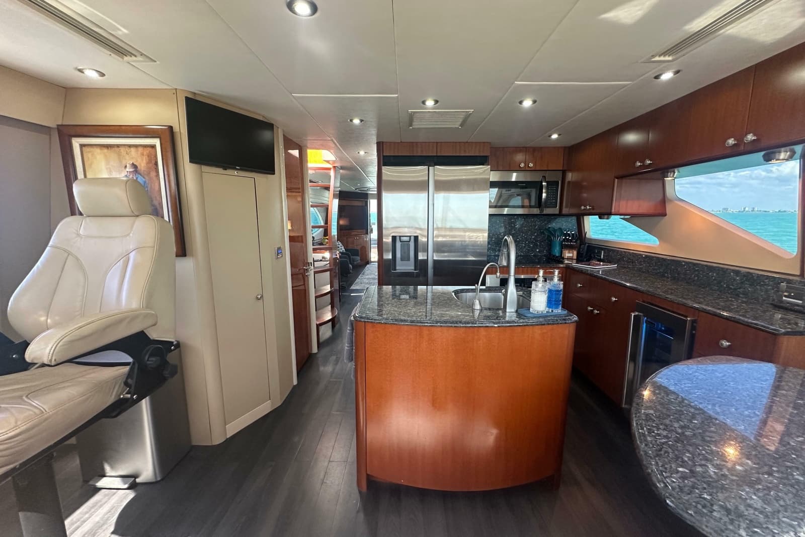 2006 Lazzara Yachts 68 Motoryacht - Photo 41