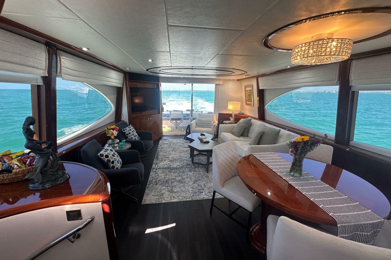 2006 Lazzara Yachts 68 Motoryacht - Photo 35