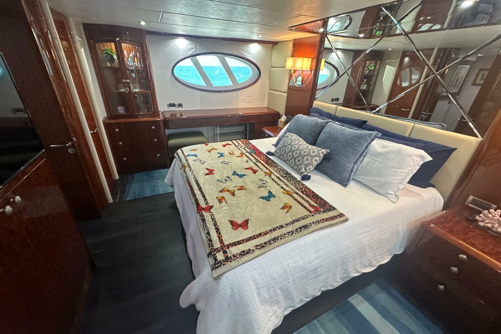 2006 Lazzara Yachts 68 Motoryacht - Photo 50