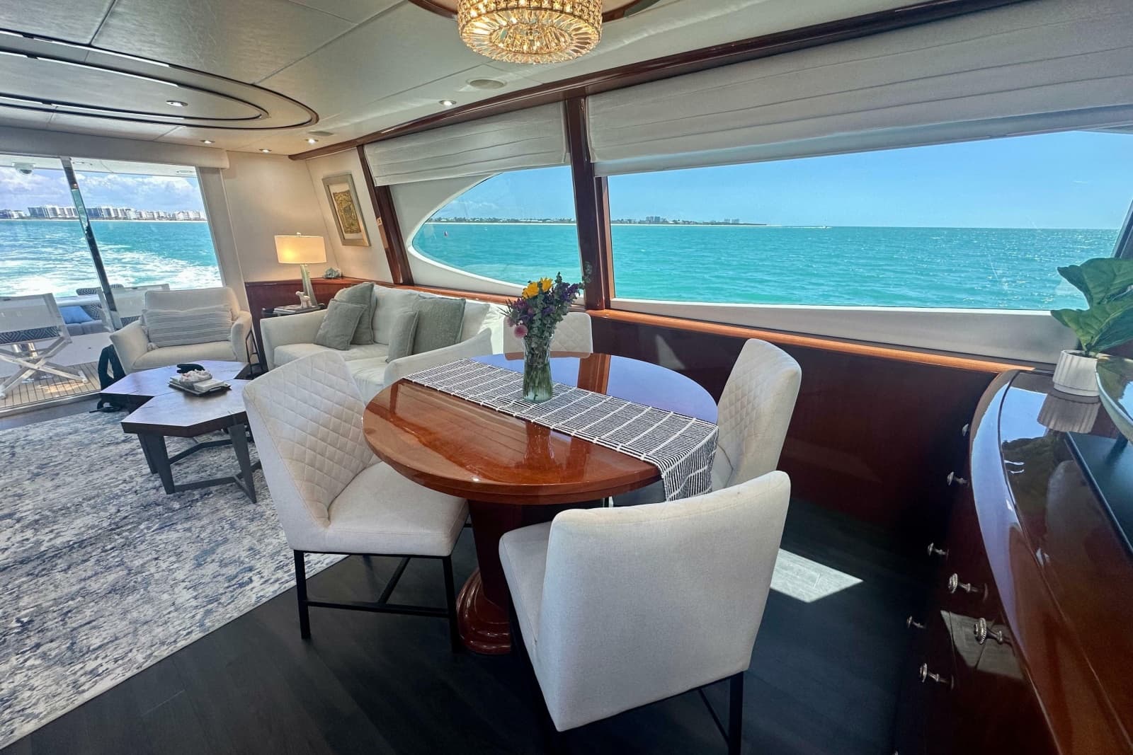 2006 Lazzara Yachts 68 Motoryacht - Photo 32