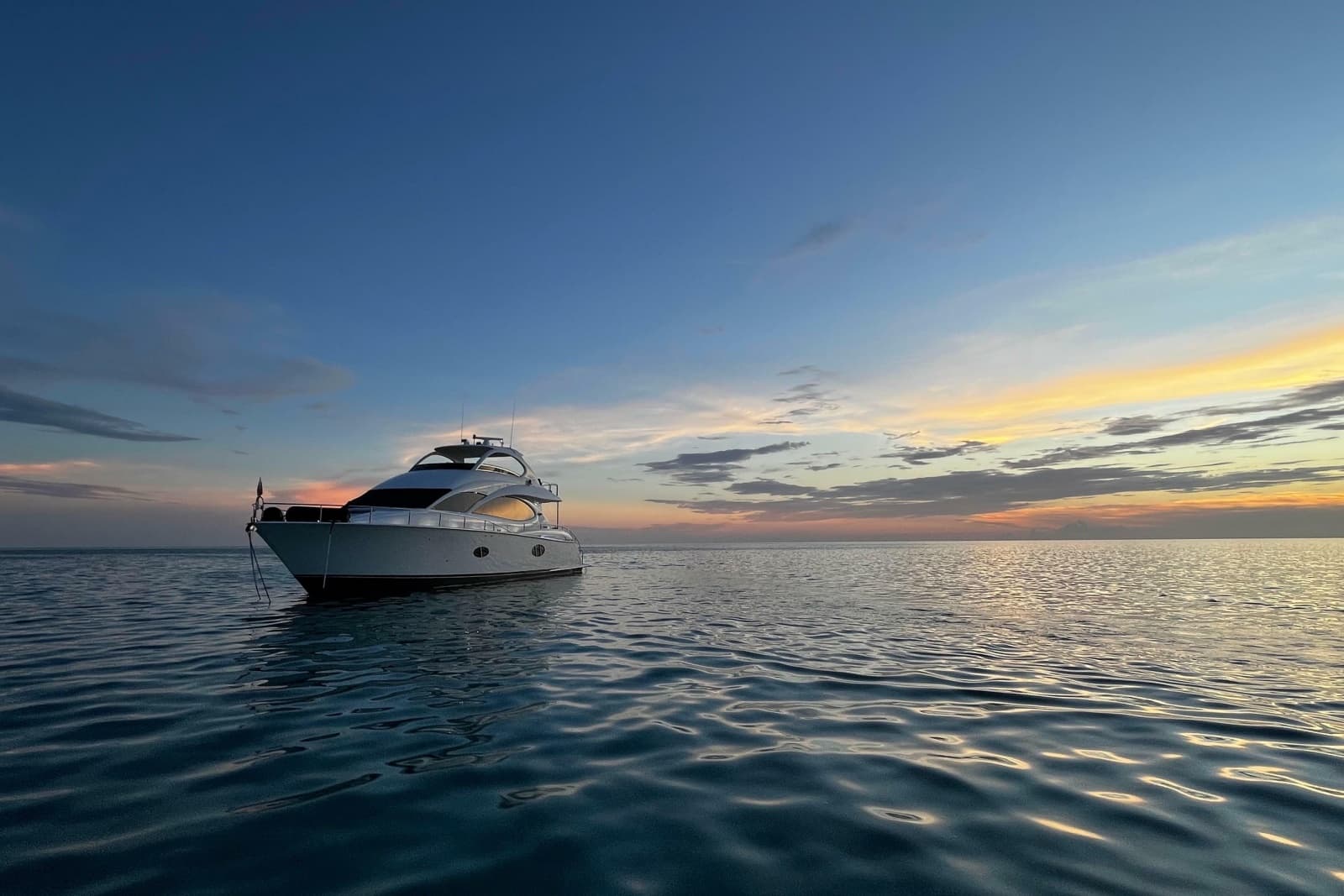 2006 Lazzara Yachts 68 Motoryacht - Photo 7