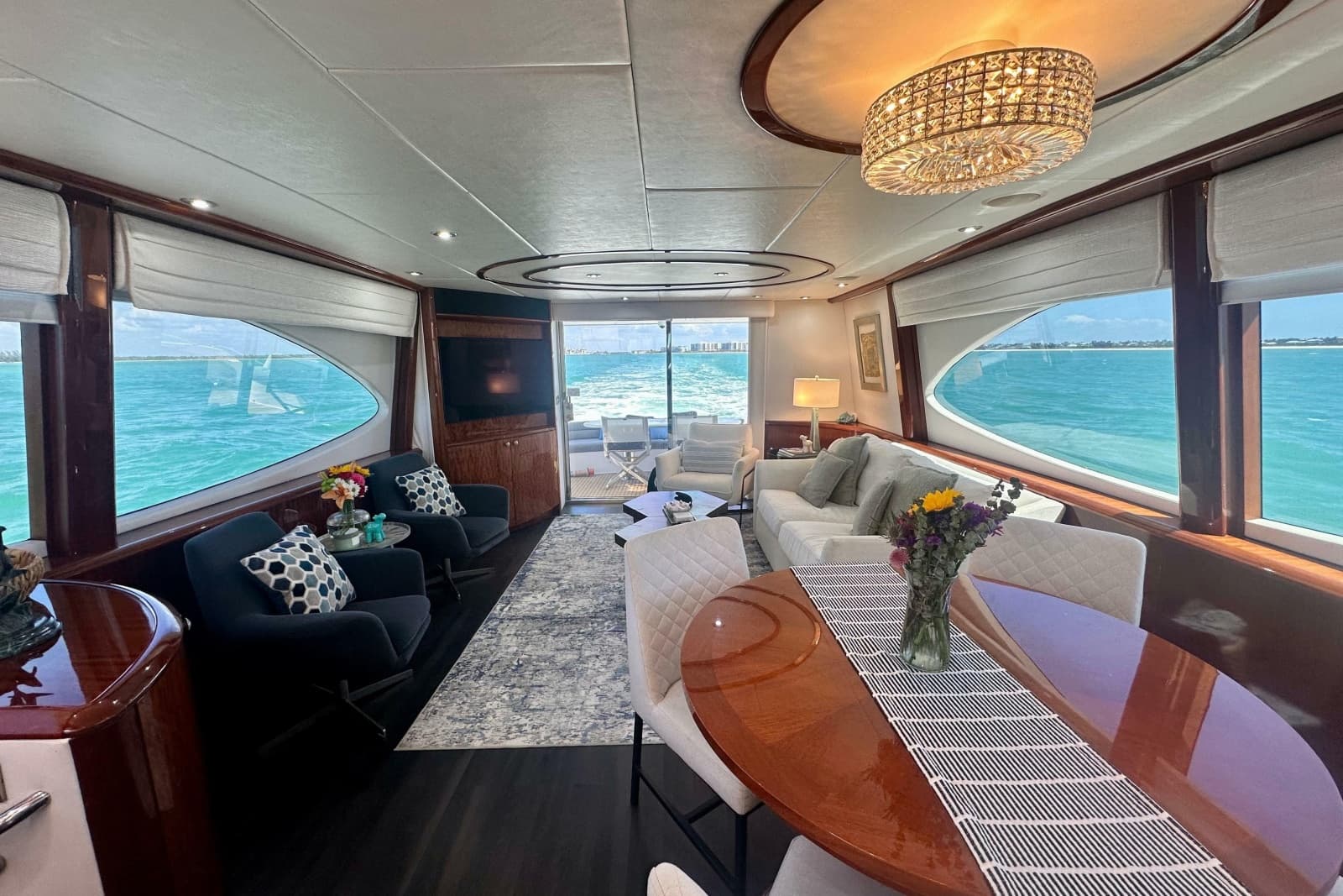 2006 Lazzara Yachts 68 Motoryacht - Photo 31