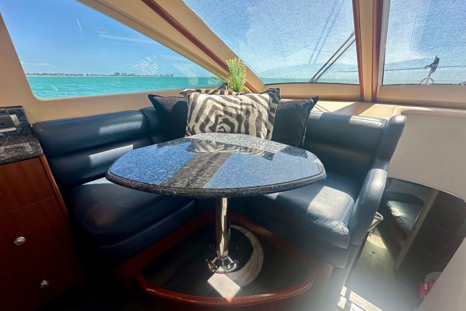 2006 Lazzara Yachts 68 Motoryacht - Photo 39