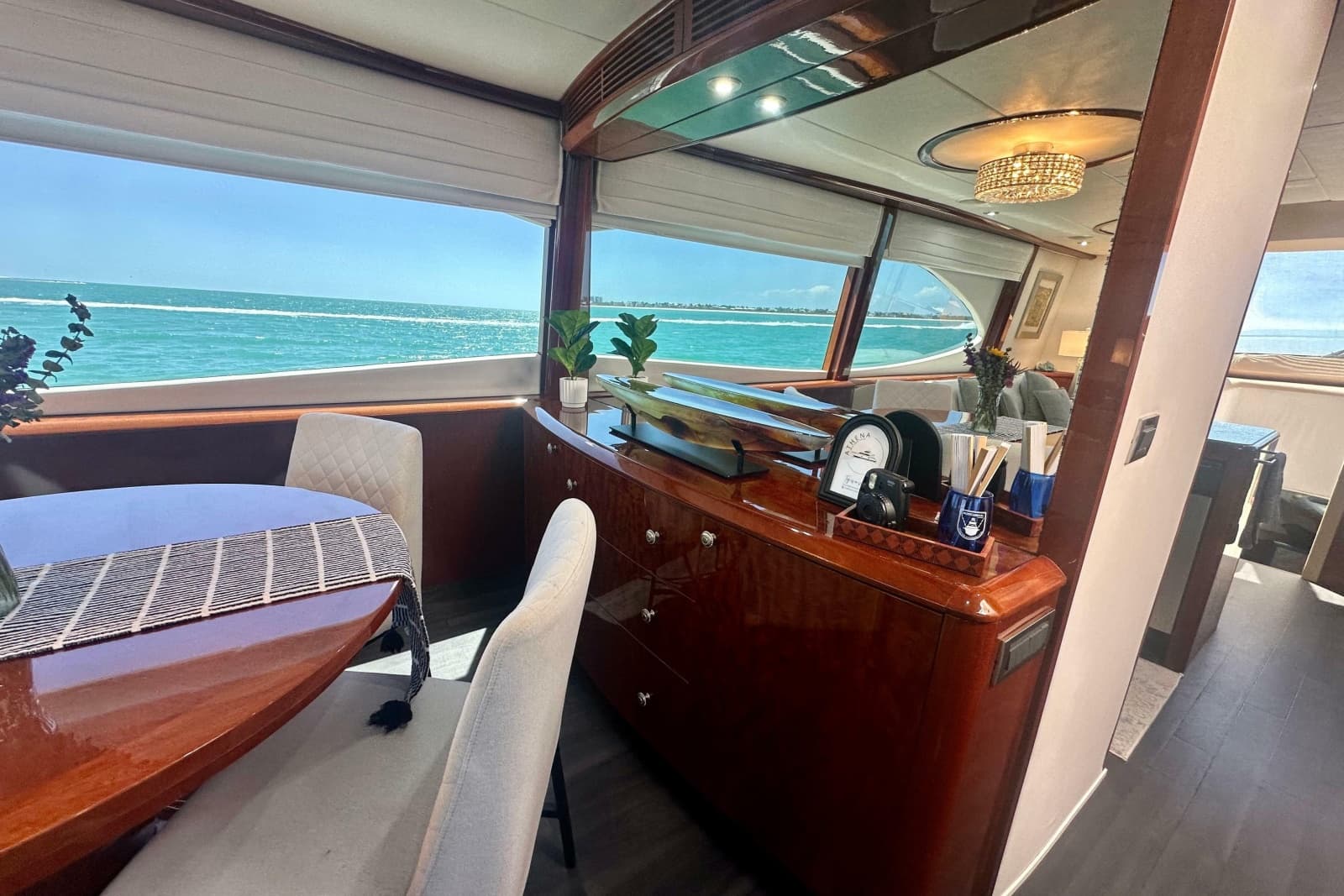 2006 Lazzara Yachts 68 Motoryacht - Photo 34