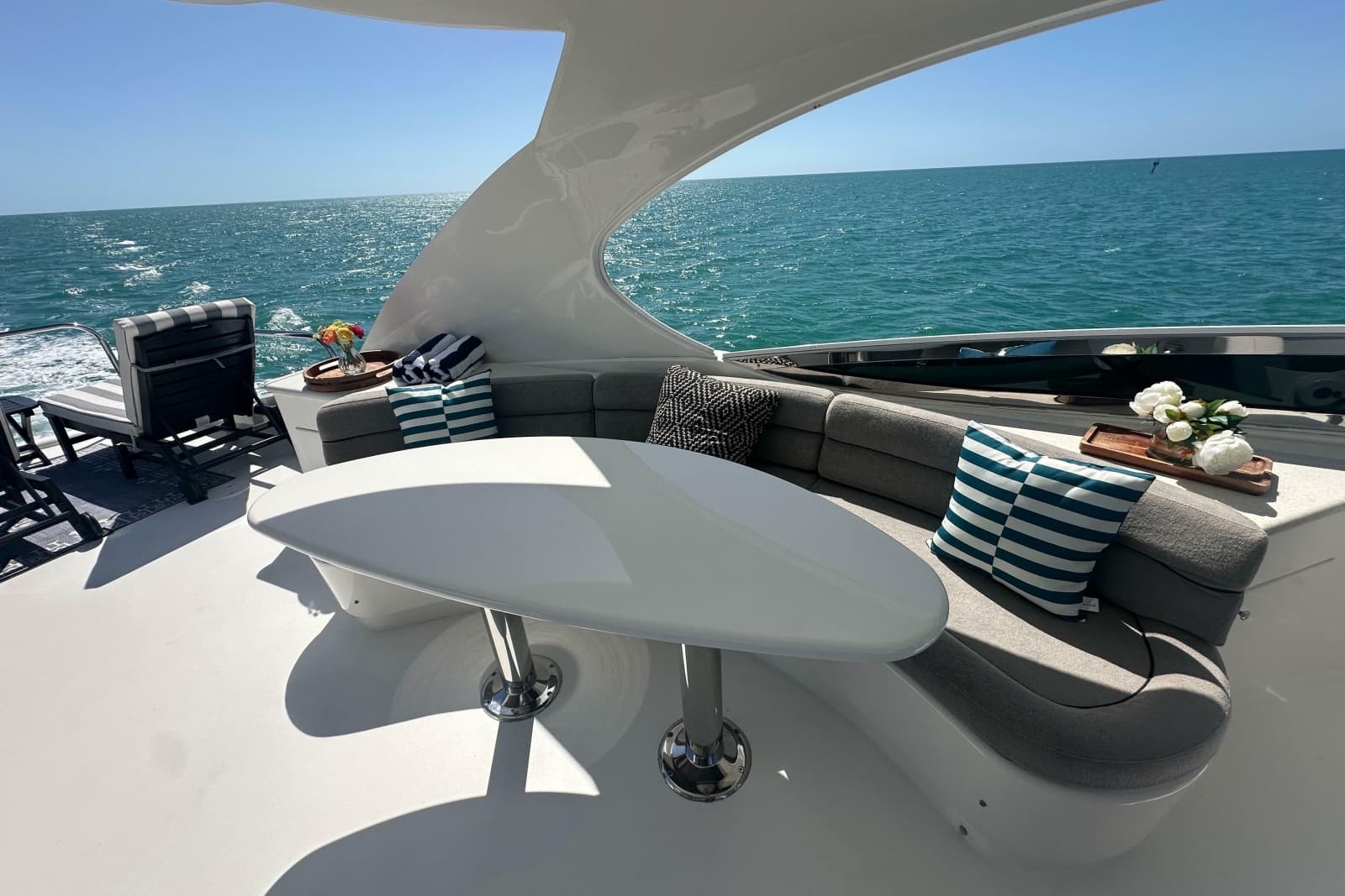 2006 Lazzara Yachts 68 Motoryacht - Photo 21