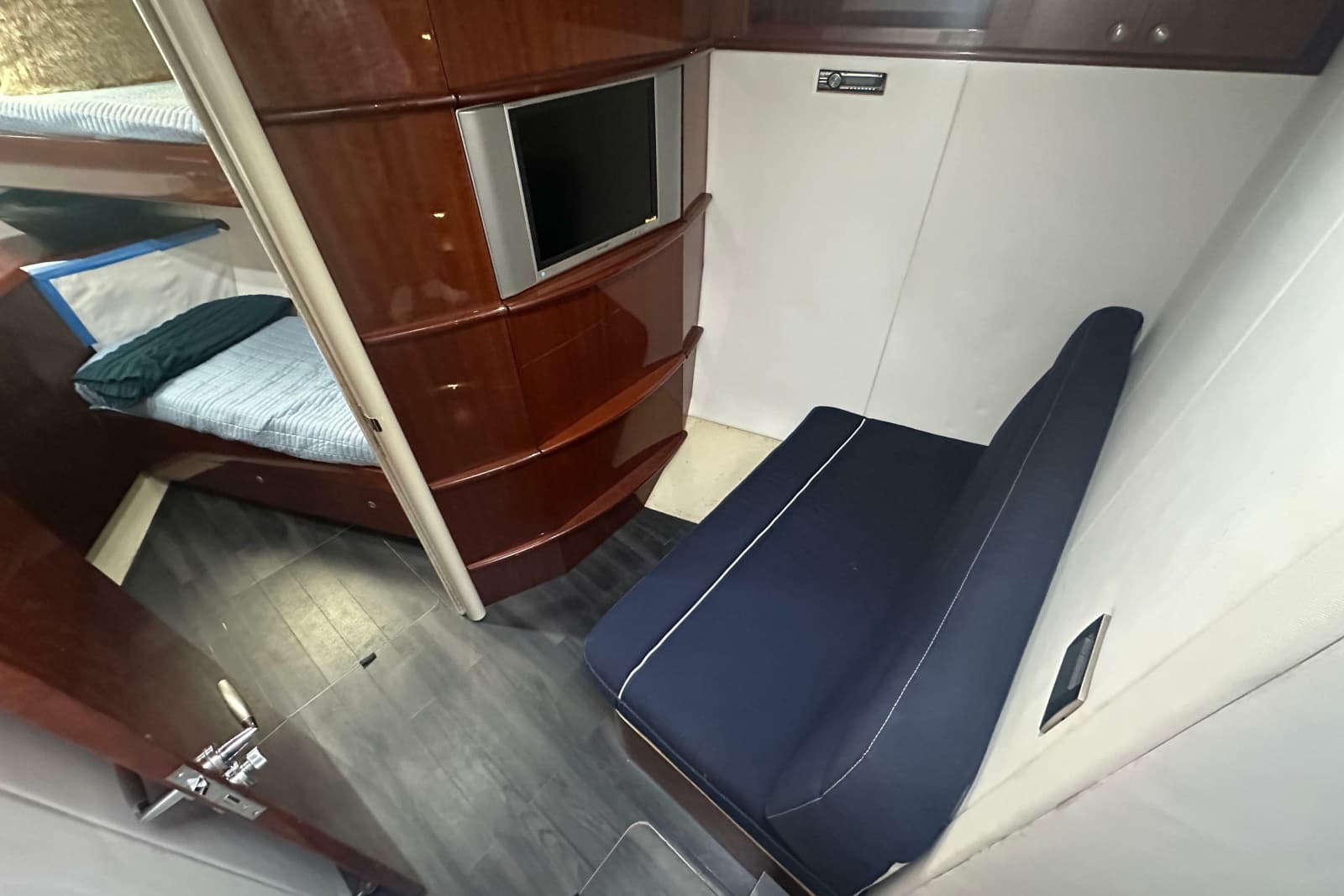2006 Lazzara Yachts 68 Motoryacht - Photo 65
