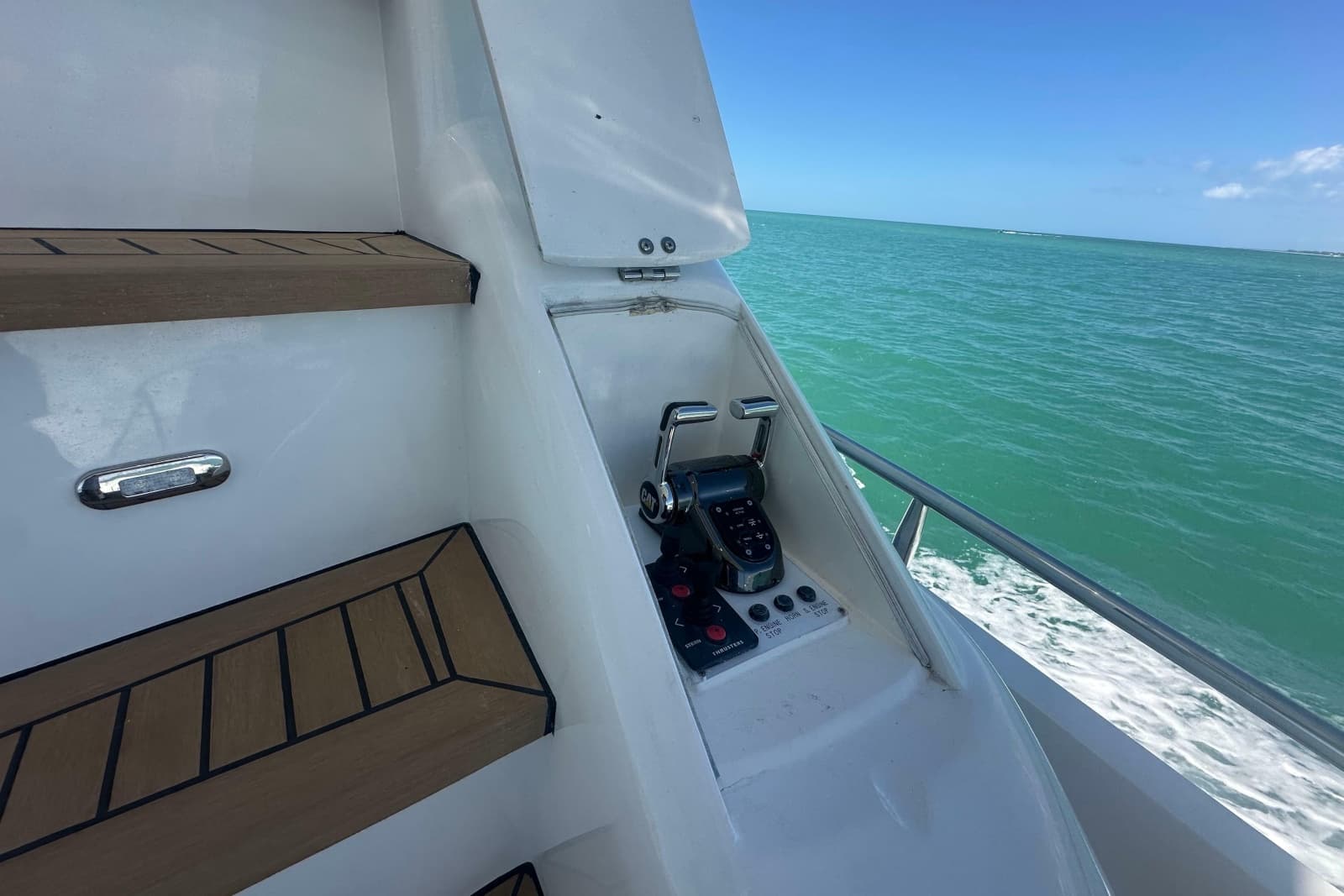 2006 Lazzara Yachts 68 Motoryacht - Photo 13