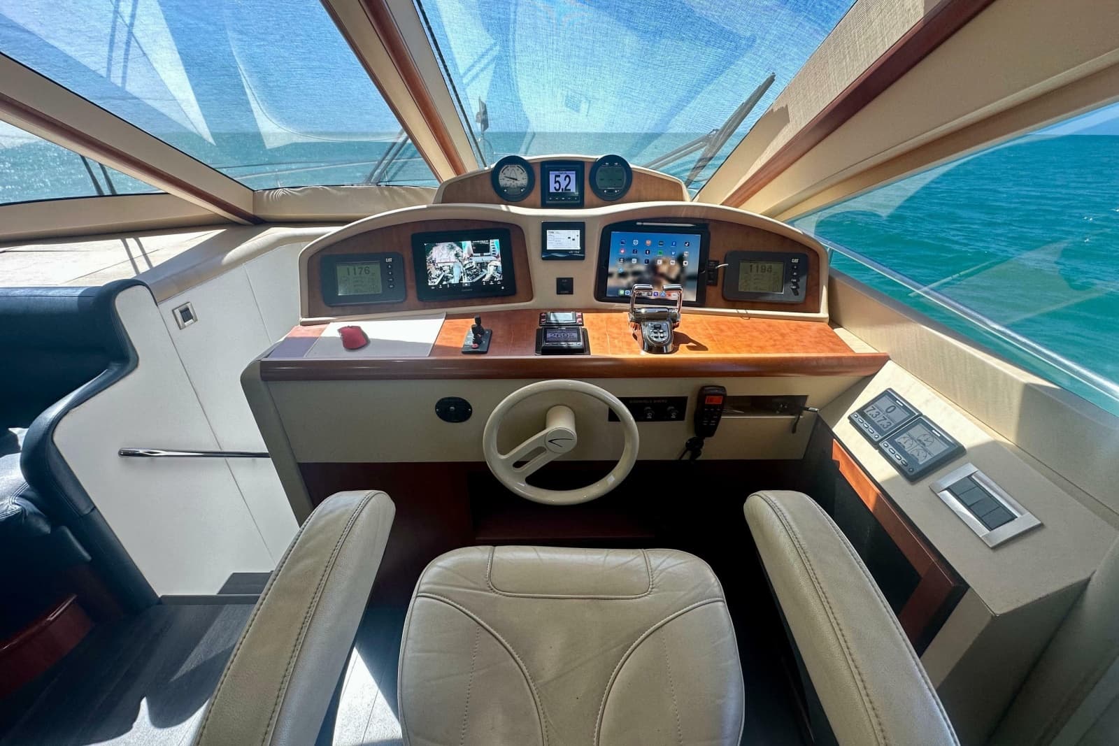 2006 Lazzara Yachts 68 Motoryacht - Photo 37