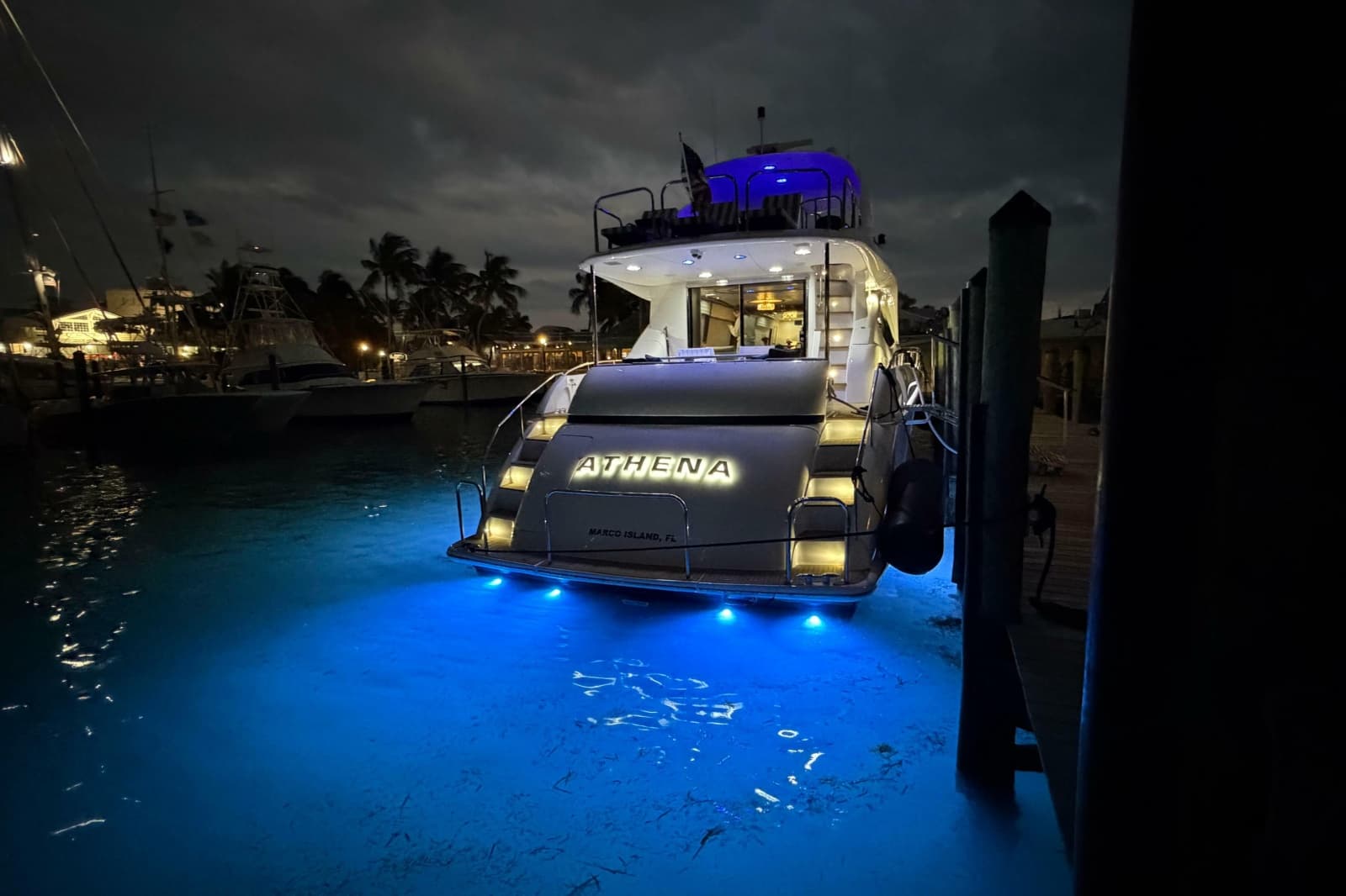 2006 Lazzara Yachts 68 Motoryacht - Photo 8
