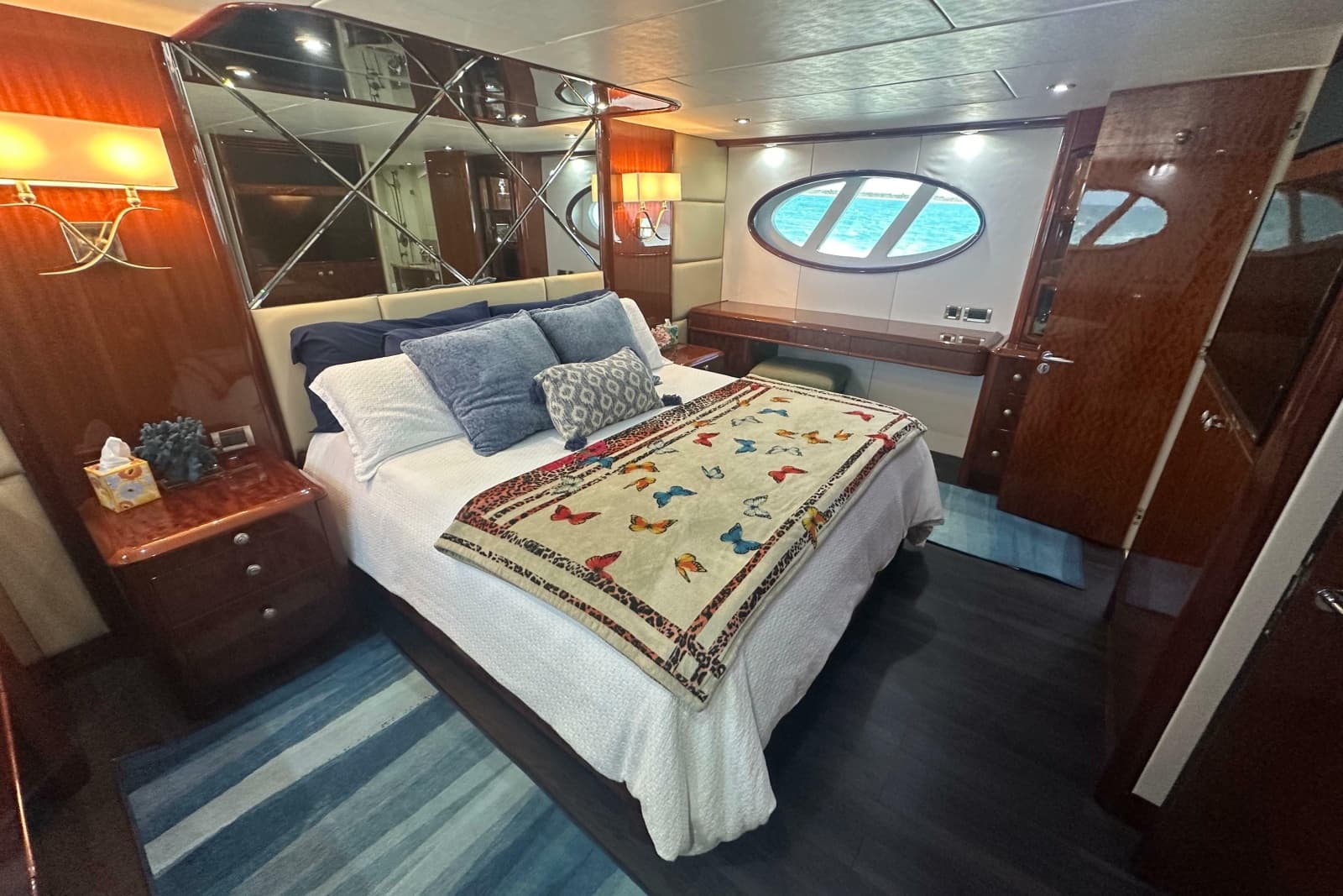 2006 Lazzara Yachts 68 Motoryacht - Photo 59