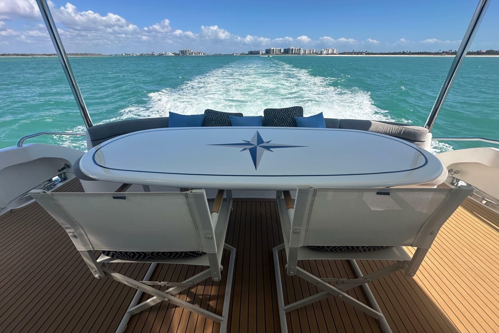 2006 Lazzara Yachts 68 Motoryacht - Photo 12