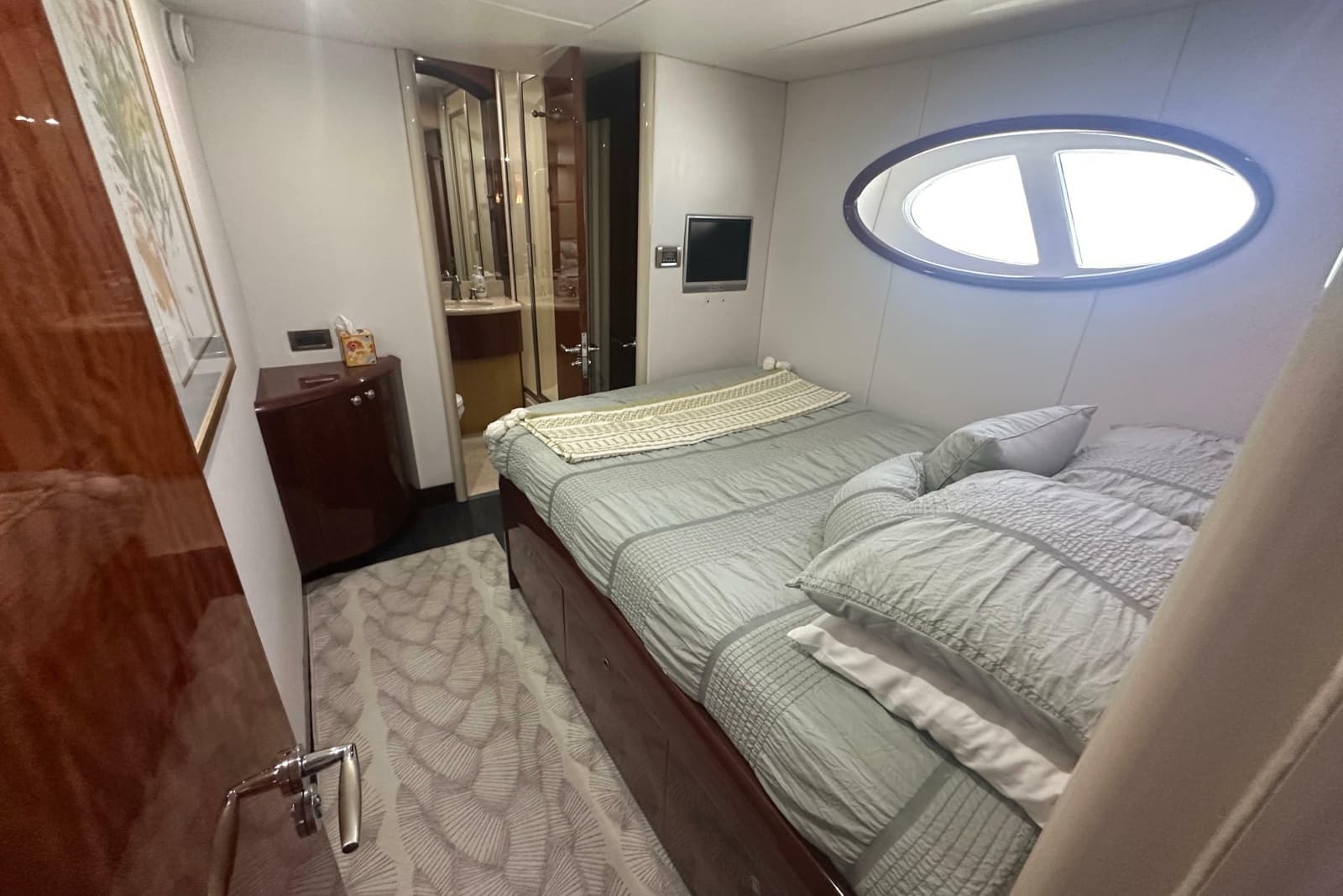 2006 Lazzara Yachts 68 Motoryacht - Photo 63