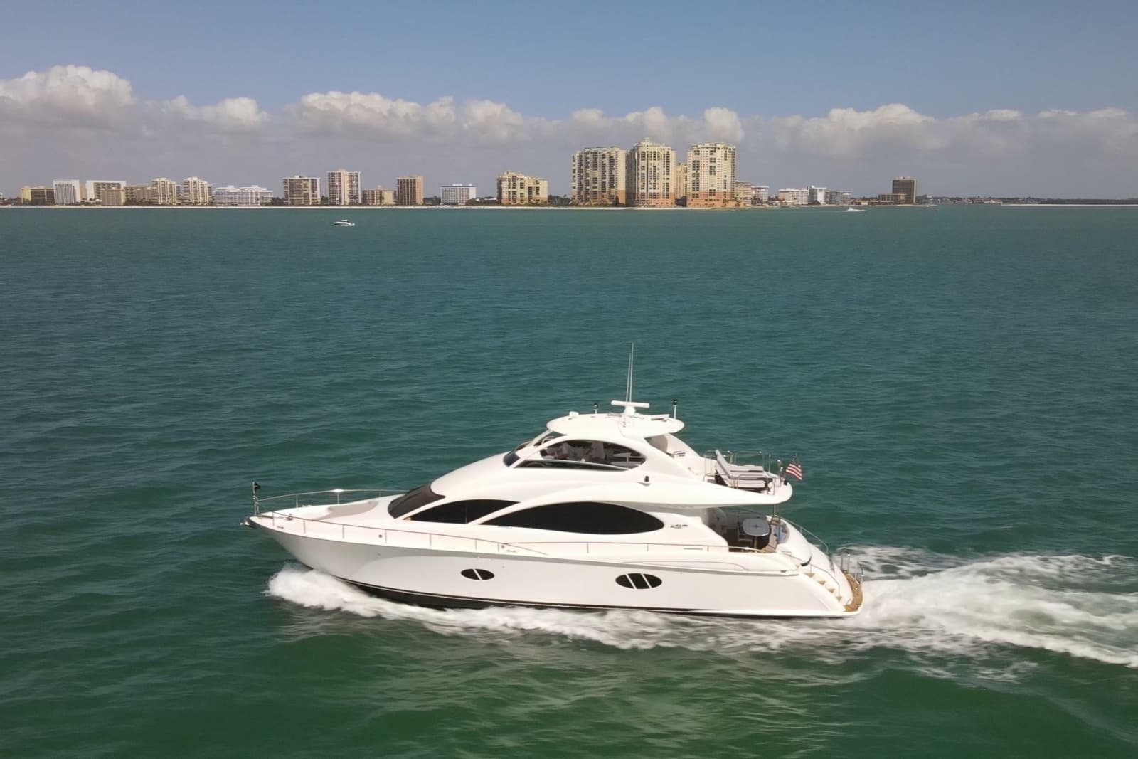 2006 Lazzara Yachts 68 Motoryacht - Photo 3