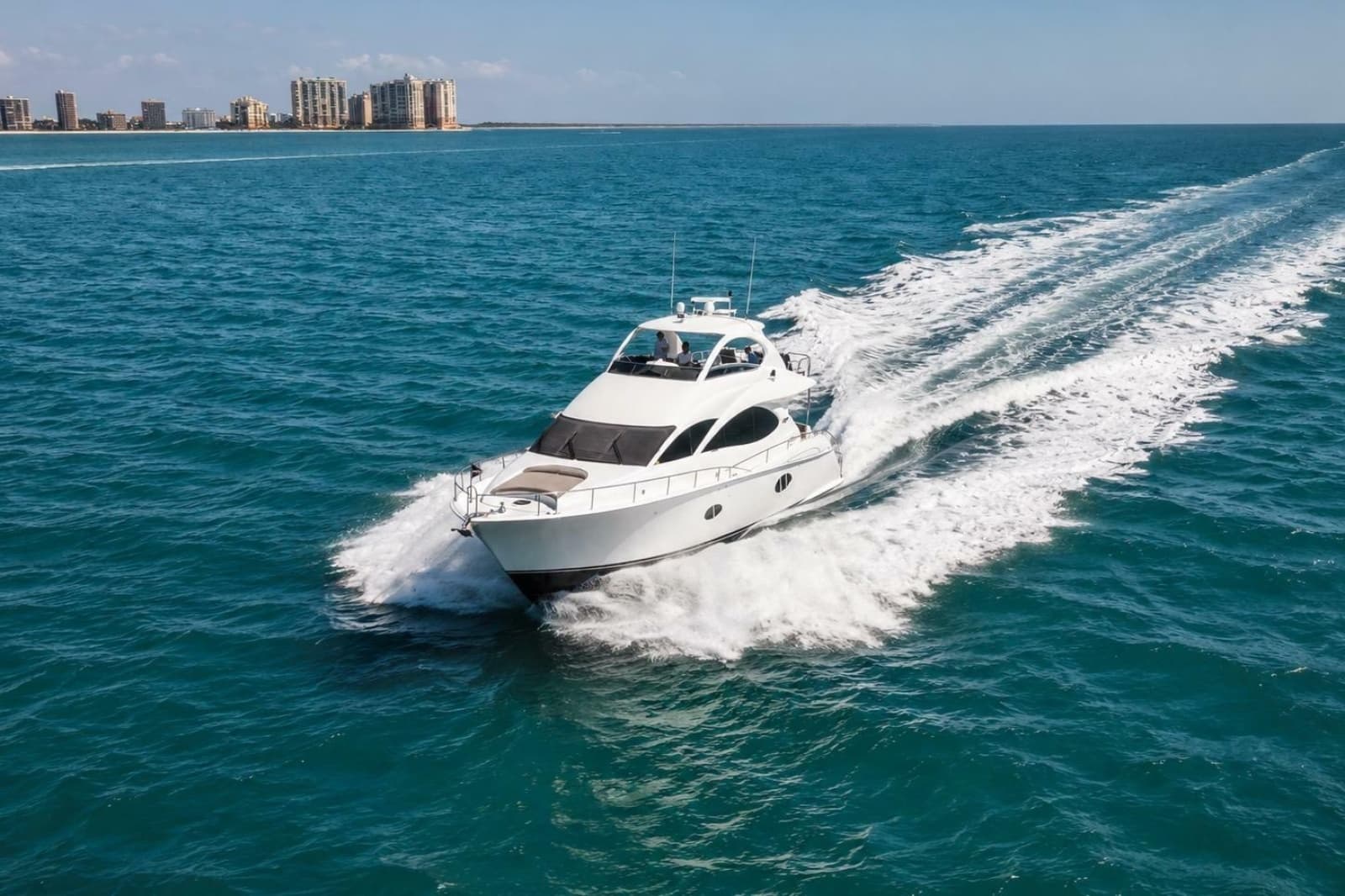 2006 Lazzara Yachts 68 Motoryacht - Photo 4