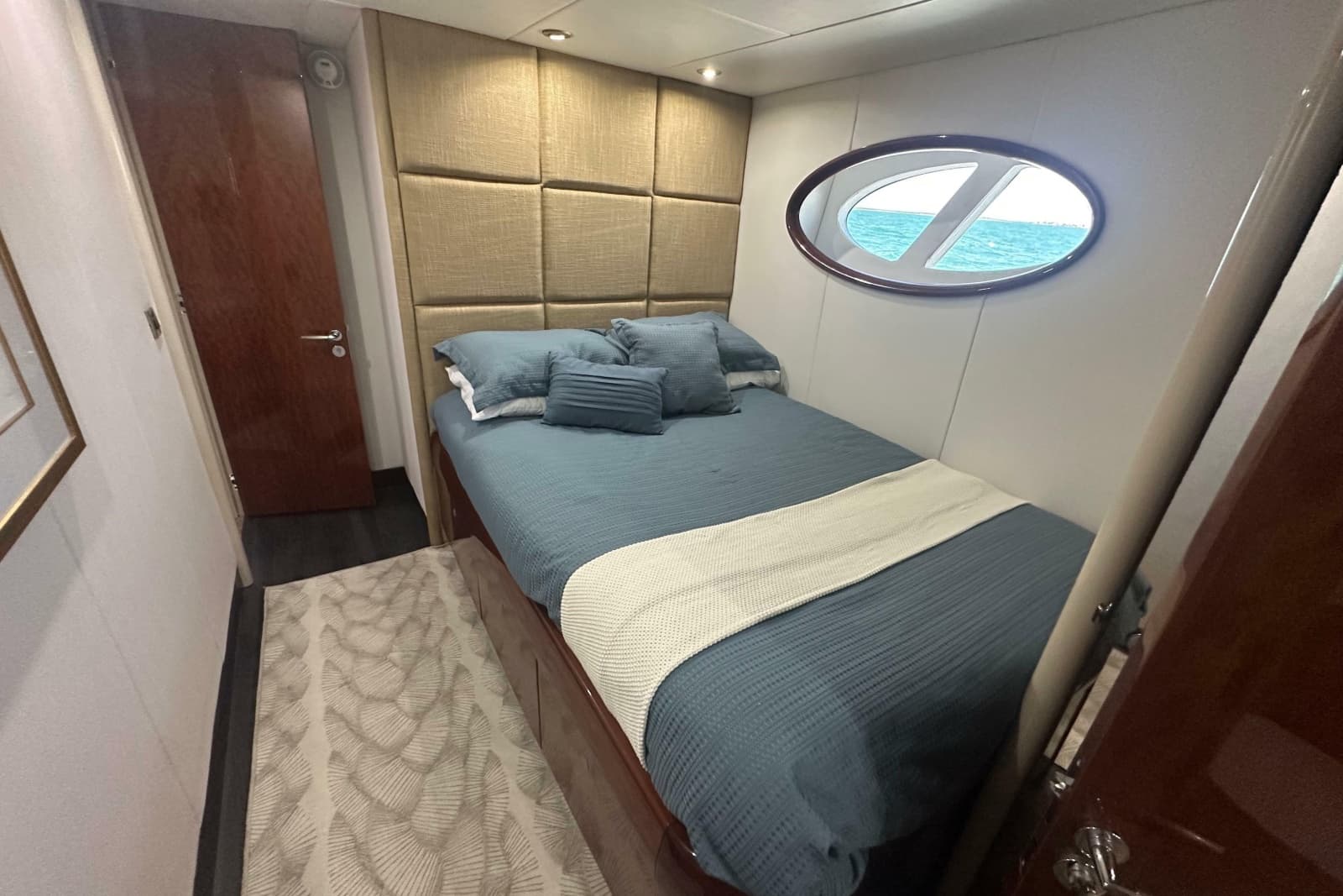 2006 Lazzara Yachts 68 Motoryacht - Photo 54
