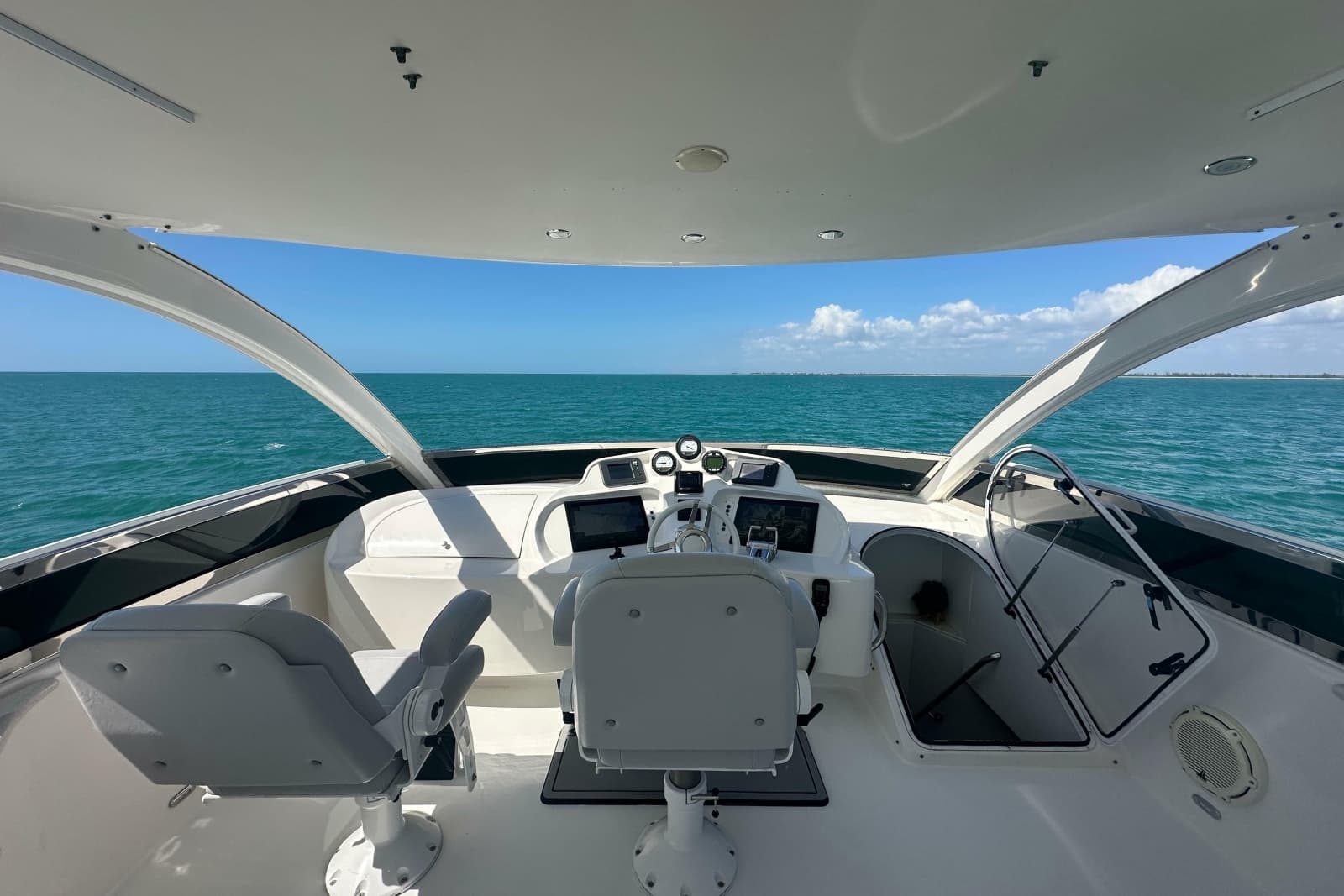 2006 Lazzara Yachts 68 Motoryacht - Photo 24