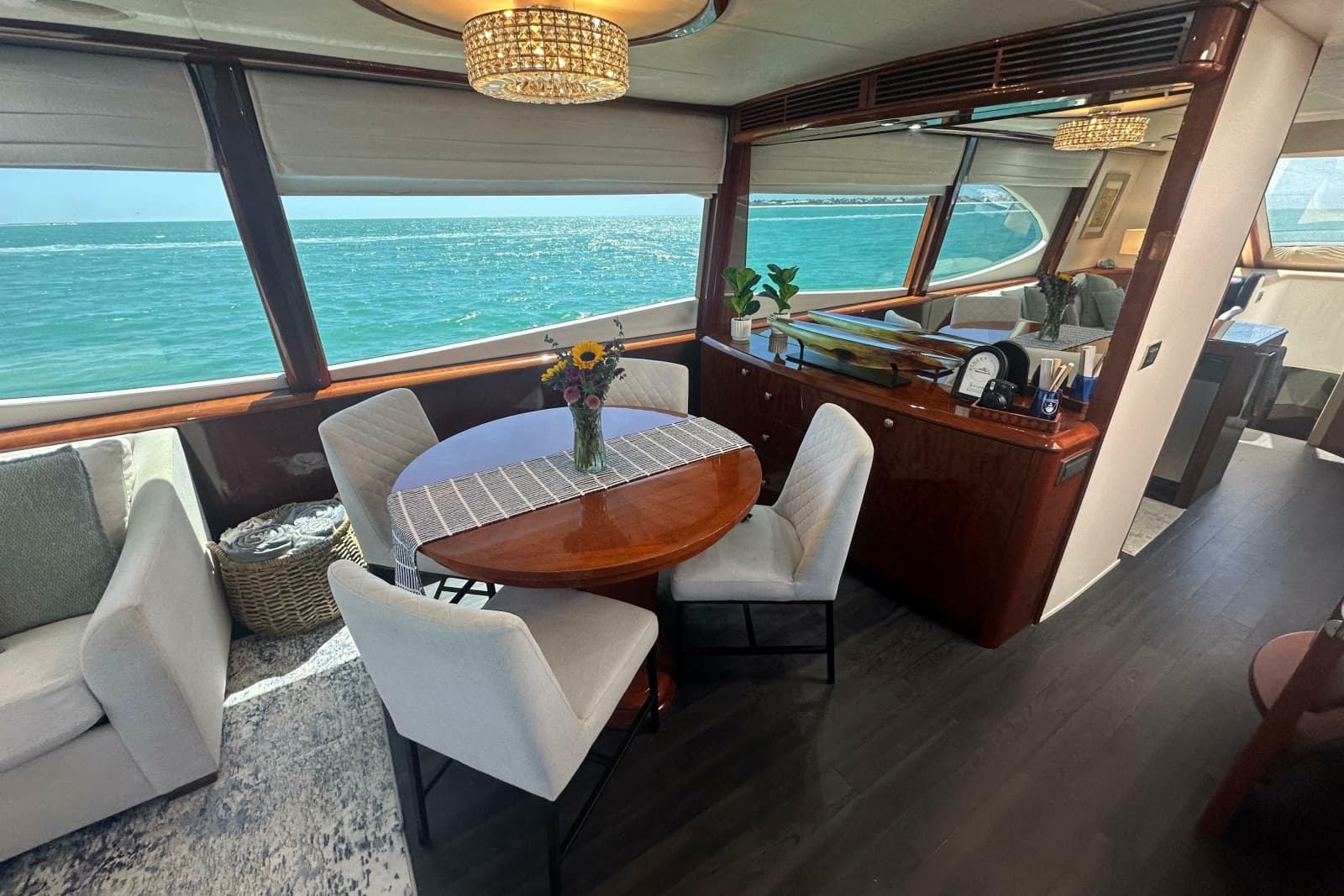 2006 Lazzara Yachts 68 Motoryacht - Photo 33