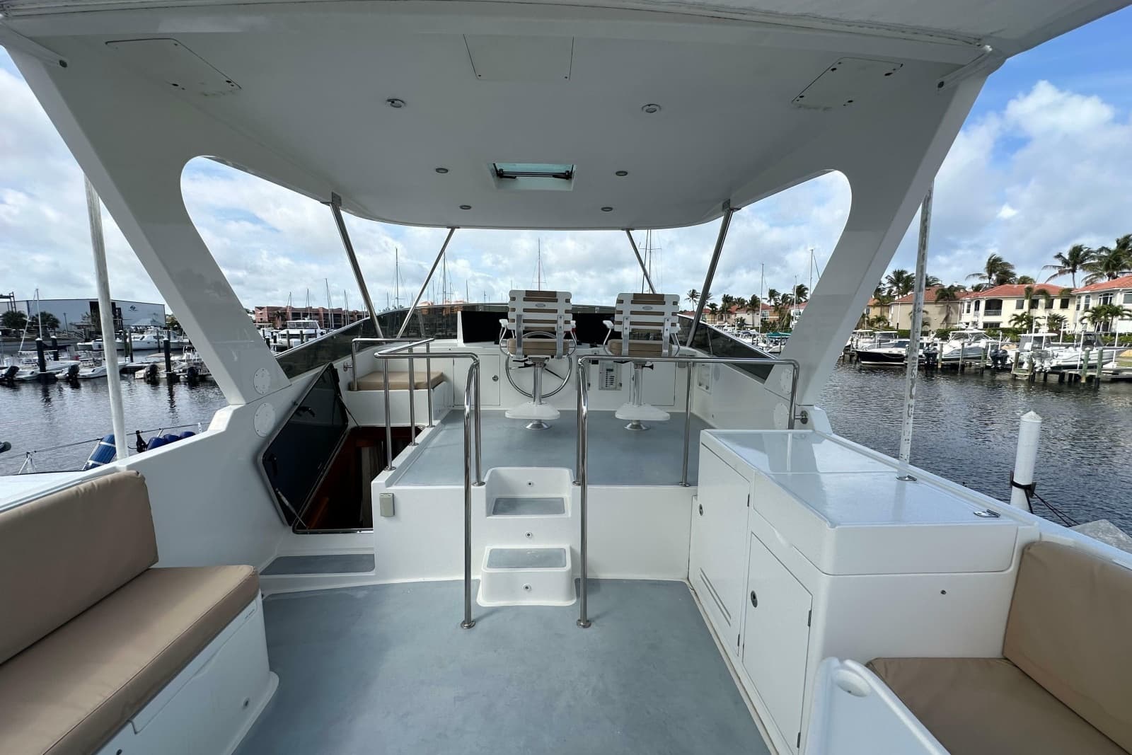 2005 Jefferson Pilothouse 63 - Photo 9