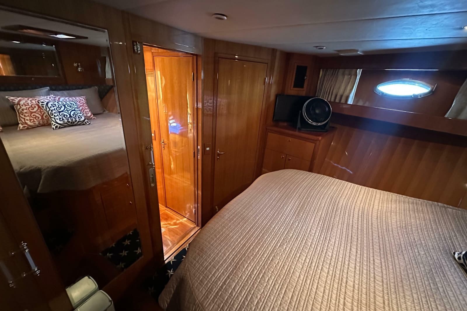 2005 Jefferson Pilothouse 63 - Photo 42